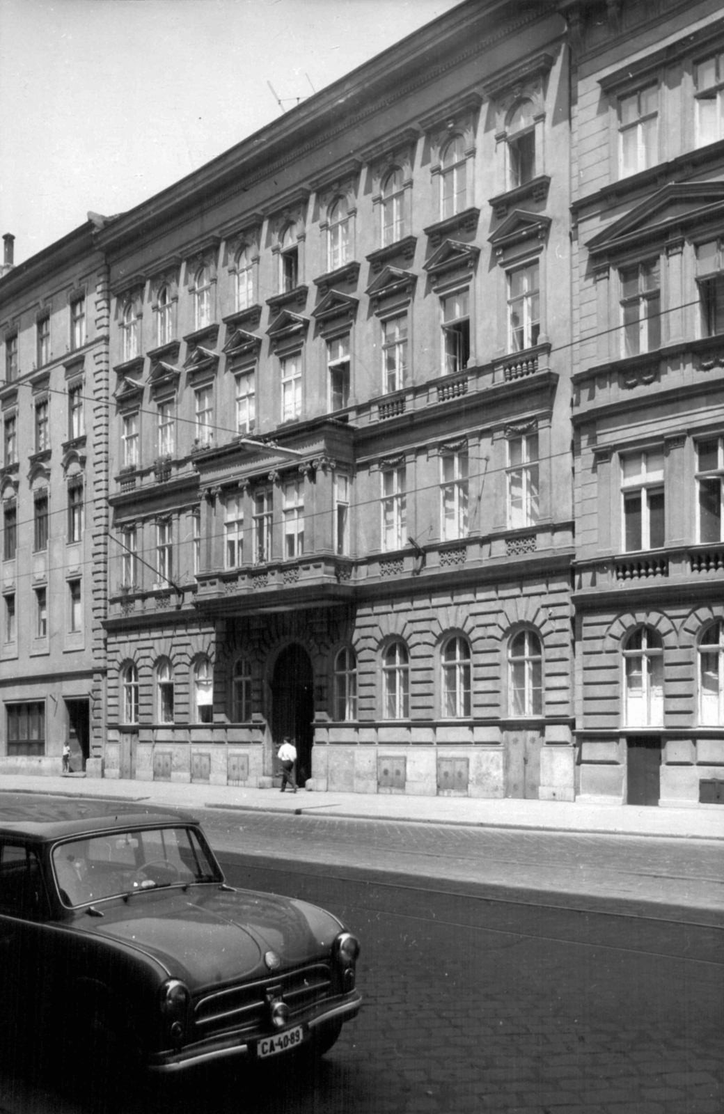 Magyarország, Budapest VIII., Üllői út 20. A kép forrását kérjük így adja meg: Fortepan / Budapest Főváros Levéltára. Levéltári jelzet: HU_BFL_XV_19_c_11, 1961, Budapest Főváros Levéltára / Városrendezési és Építészeti Osztályának fényképei, A Fővárosi Tanács VB Városrendezési és Építészeti Osztályának, AWZ P70 Zwickau, Budapest, Fortepan #102492