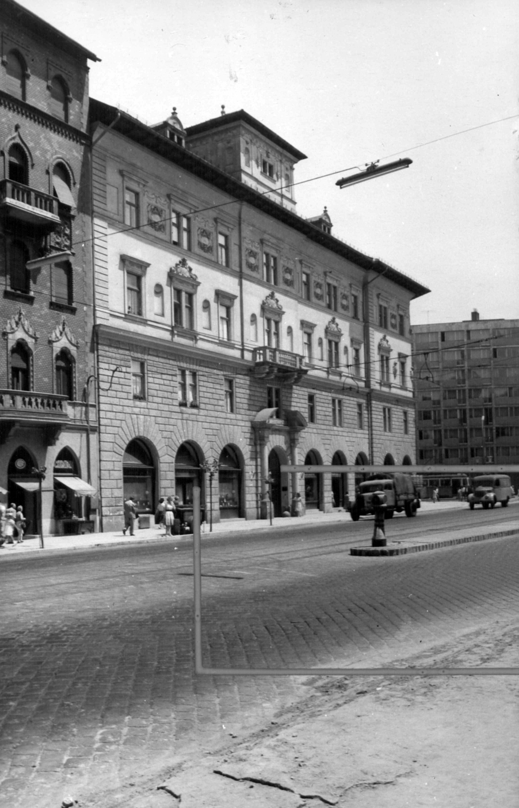 Hungary, Budapest VIII., Üllői út 36., József körút sarok az Iparművészeti Múzeum elöl nézve. A kép forrását kérjük így adja meg: Fortepan / Budapest Főváros Levéltára. Levéltári jelzet: HU_BFL_XV_19_c_11, 1961, Budapest Főváros Levéltára / Városrendezési és Építészeti Osztályának fényképei, A Fővárosi Tanács VB Városrendezési és Építészeti Osztályának, Budapest, Fortepan #102502