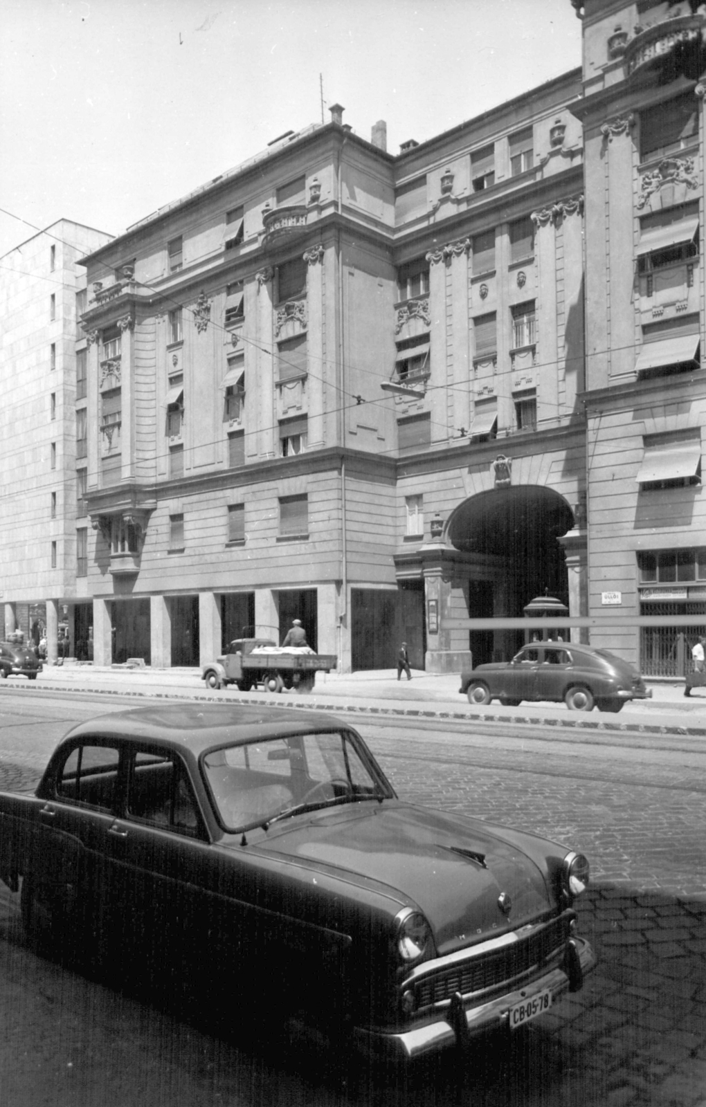 Hungary, Budapest VIII., Üllői út 40., átjáró a Corvin (Kisfaludy) köz felé. A kép forrását kérjük így adja meg: Fortepan / Budapest Főváros Levéltára. Levéltári jelzet: HU_BFL_XV_19_c_11, 1961, Budapest Főváros Levéltára / Városrendezési és Építészeti Osztályának fényképei, A Fővárosi Tanács VB Városrendezési és Építészeti Osztályának, Budapest, Fortepan #102504