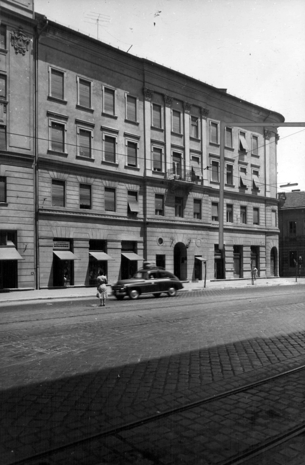 Hungary, Budapest VIII., Üllői út 46., jobbra a Kisfaludy utca. A kép forrását kérjük így adja meg: Fortepan / Budapest Főváros Levéltára. Levéltári jelzet: HU_BFL_XV_19_c_11, 1961, Budapest Főváros Levéltára / Városrendezési és Építészeti Osztályának fényképei, A Fővárosi Tanács VB Városrendezési és Építészeti Osztályának, Budapest, Fortepan #102506