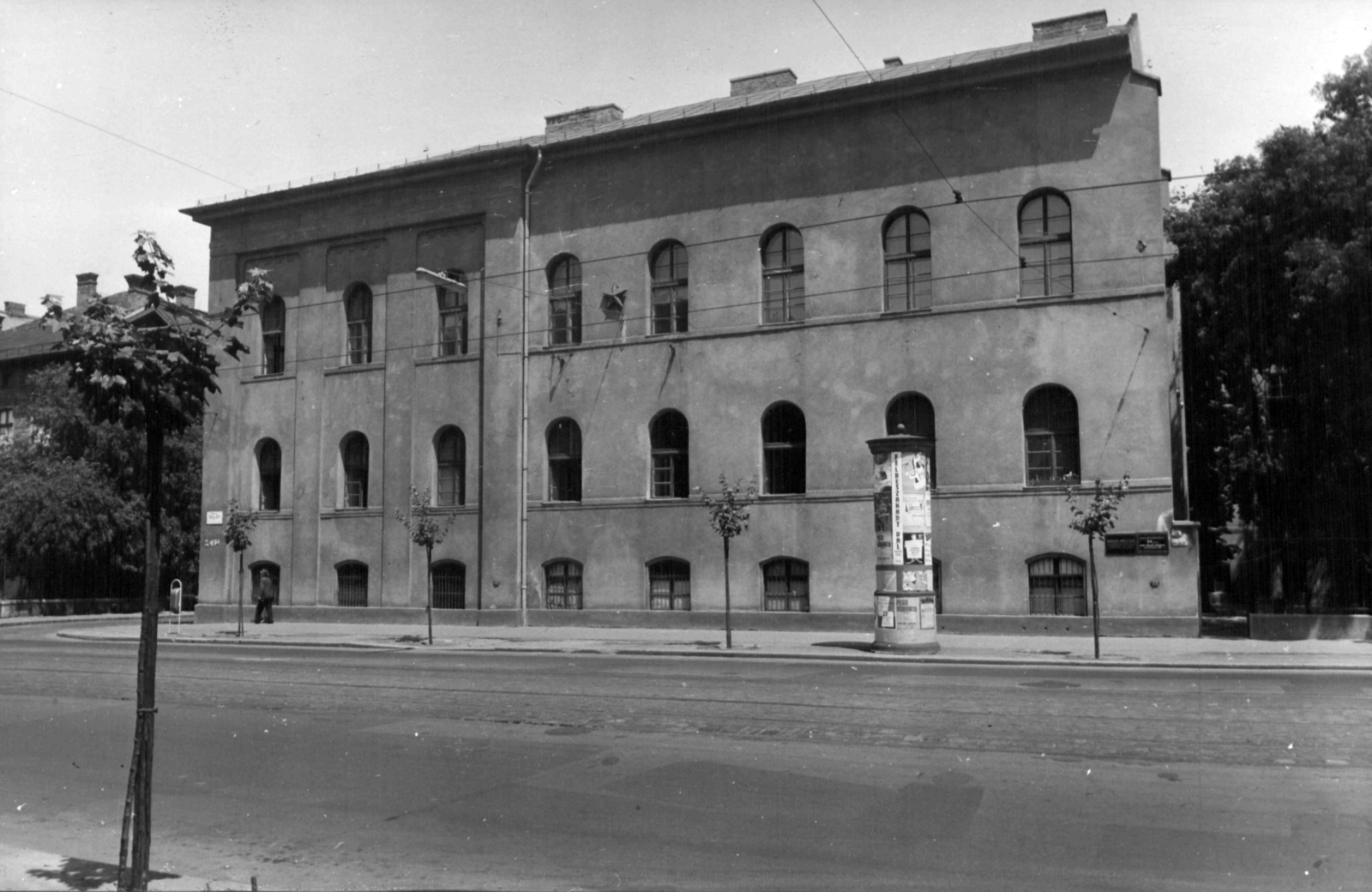 Magyarország, Budapest VIII., Üllői út 76., a 34. számú, Sallai Imre Építőipari Tanuló Intézet (eredetileg Fővárosi József Fiúárvaház, a Josefium mára lebontott épületrésze). A kép forrását kérjük így adja meg: Fortepan / Budapest Főváros Levéltára. Levéltári jelzet: HU_BFL_XV_19_c_11, 1961, Budapest Főváros Levéltára / Városrendezési és Építészeti Osztályának fényképei, A Fővárosi Tanács VB Városrendezési és Építészeti Osztályának, Budapest, Fortepan #102528