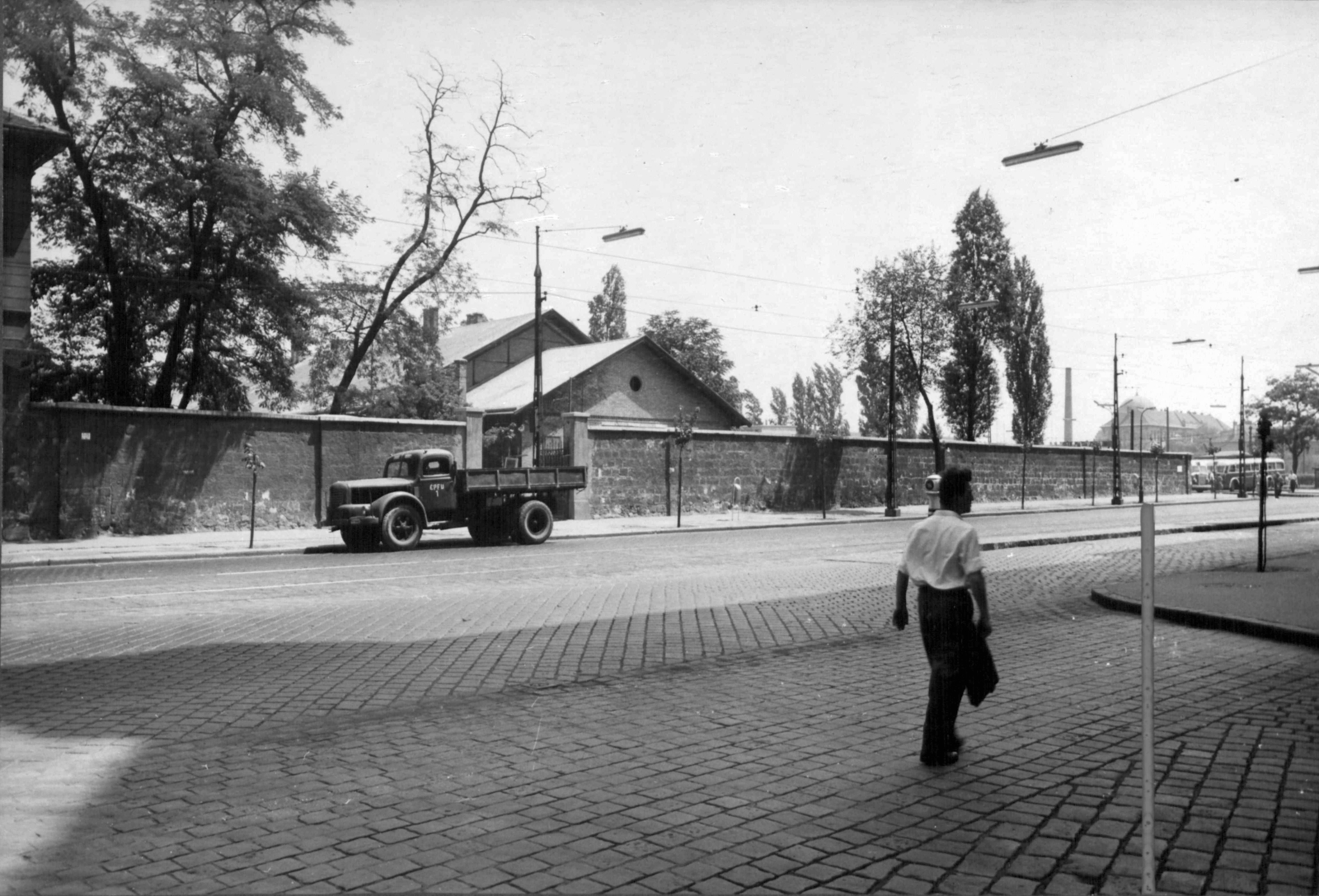 Hungary, Budapest VIII.,Budapest IX., Üllői út a Mihálkovics utcától a Nagyvárad tér felé nézve. A kép forrását kérjük így adja meg: Fortepan / Budapest Főváros Levéltára. Levéltári jelzet: HU_BFL_XV_19_c_11, 1961, Budapest Főváros Levéltára / Városrendezési és Építészeti Osztályának fényképei, A Fővárosi Tanács VB Városrendezési és Építészeti Osztályának, Budapest, Fortepan #102537