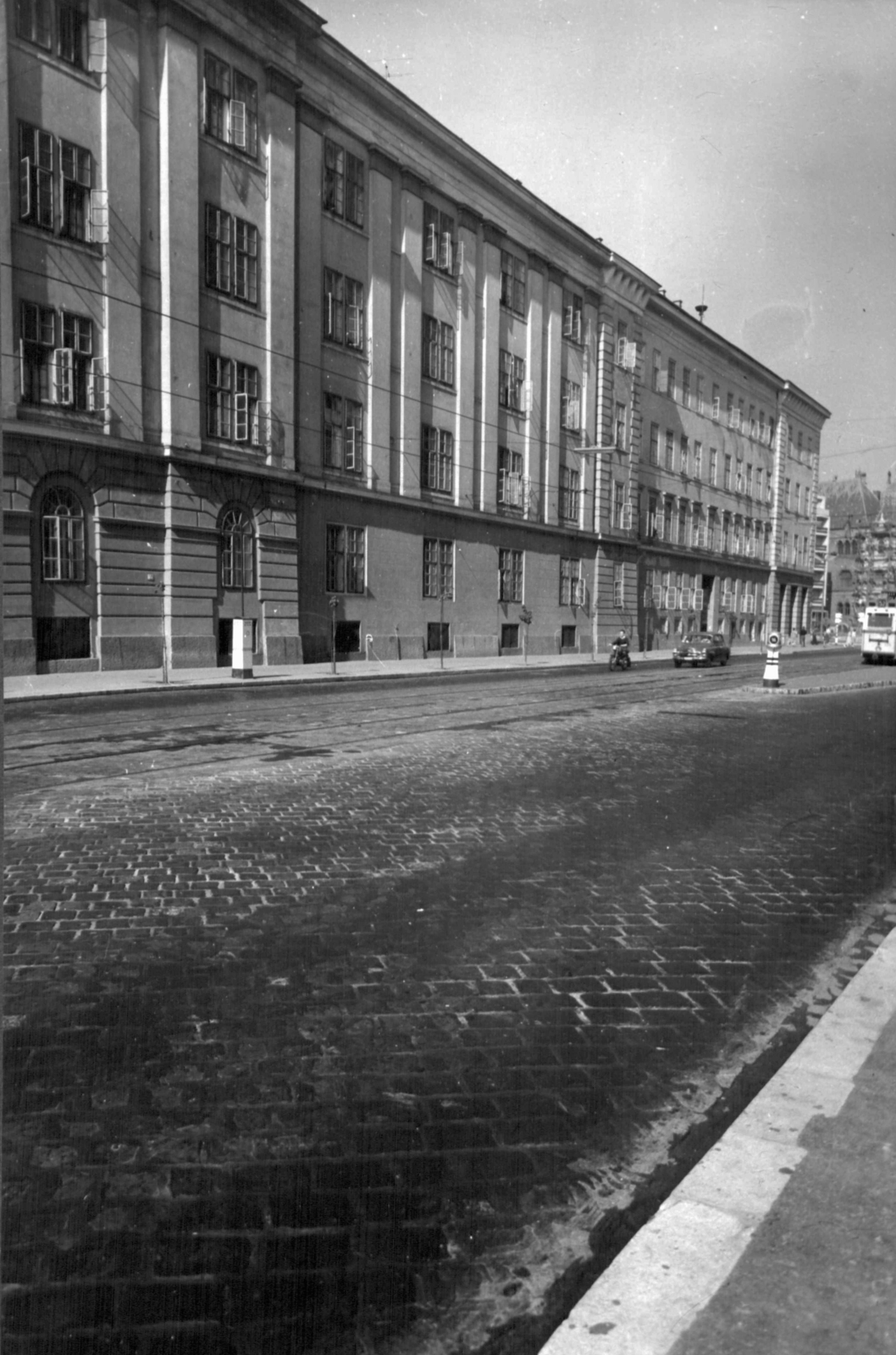 Hungary, Budapest IX., Üllői út, az egykori Kilián laktanya a körút felé nézve. A kép forrását kérjük így adja meg: Fortepan / Budapest Főváros Levéltára. Levéltári jelzet: HU_BFL_XV_19_c_11, 1961, Budapest Főváros Levéltára / Városrendezési és Építészeti Osztályának fényképei, A Fővárosi Tanács VB Városrendezési és Építészeti Osztályának, Budapest, Fortepan #102547