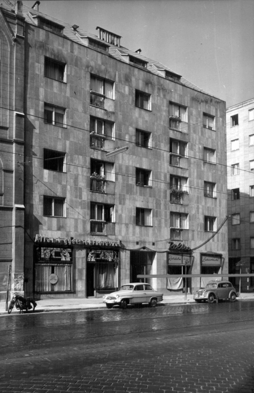 Hungary, Budapest IX., Üllői út 73., jobbra a Bokréta utca. A kép forrását kérjük így adja meg: Fortepan / Budapest Főváros Levéltára. Levéltári jelzet: HU_BFL_XV_19_c_11, 1961, Budapest Főváros Levéltára / Városrendezési és Építészeti Osztályának fényképei, A Fővárosi Tanács VB Városrendezési és Építészeti Osztályának, Budapest, Fortepan #102555