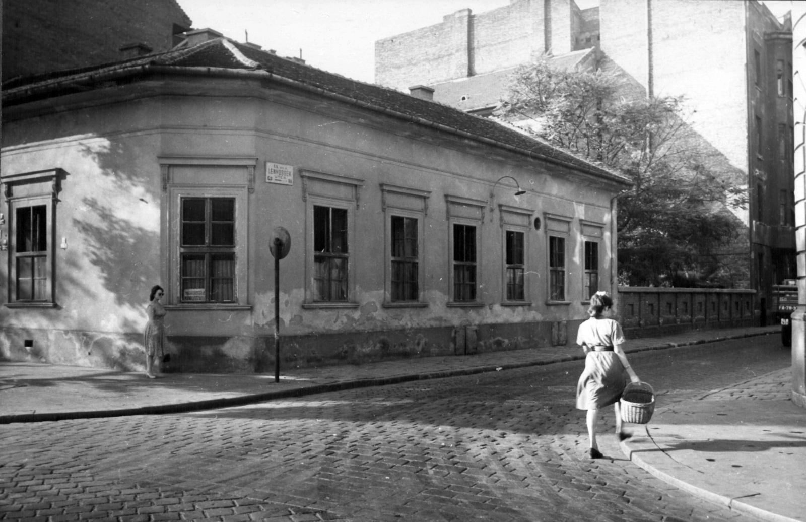 Hungary, Budapest IX., Üllői út - Lenhossék utca sarok. A kép forrását kérjük így adja meg: Fortepan / Budapest Főváros Levéltára. Levéltári jelzet: HU_BFL_XV_19_c_11, 1961, Budapest Főváros Levéltára / Városrendezési és Építészeti Osztályának fényképei, A Fővárosi Tanács VB Városrendezési és Építészeti Osztályának, Budapest, Fortepan #102569
