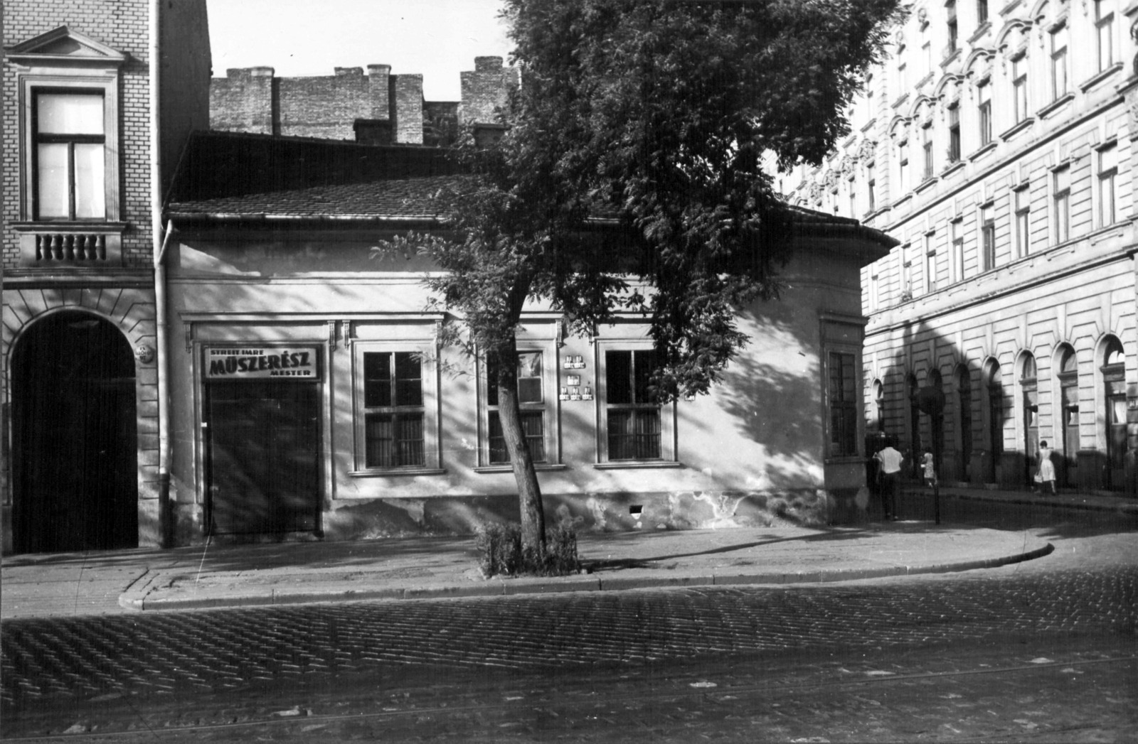 Hungary, Budapest IX., Üllői út - Lenhossék utca sarok. A kép forrását kérjük így adja meg: Fortepan / Budapest Főváros Levéltára. Levéltári jelzet: HU_BFL_XV_19_c_11, 1961, Budapest Főváros Levéltára / Városrendezési és Építészeti Osztályának fényképei, A Fővárosi Tanács VB Városrendezési és Építészeti Osztályának, Budapest, Fortepan #102570