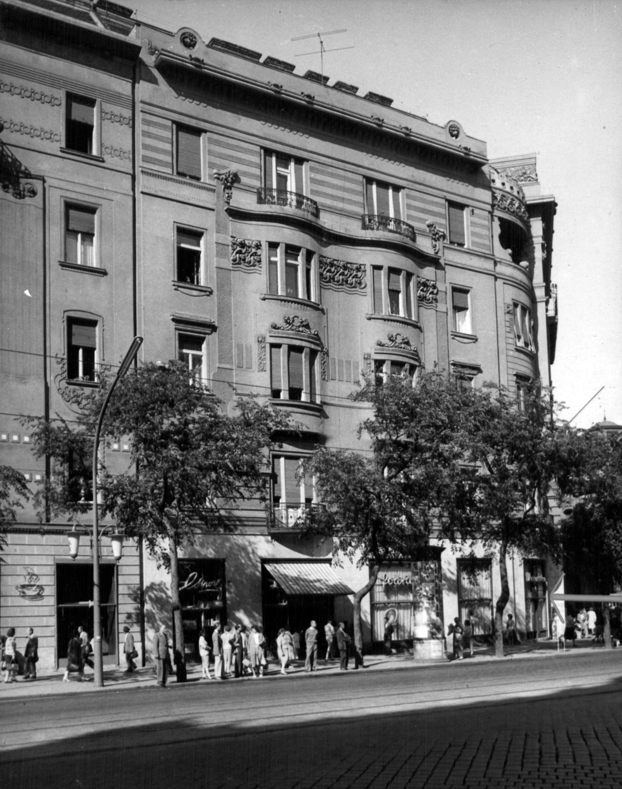 Magyarország, Budapest XIII., Szent István körút 12. A kép forrását kérjük így adja meg: Fortepan / Budapest Főváros Levéltára. Levéltári jelzet: HU_BFL_XV_19_c_11, 1960, Budapest Főváros Levéltára / Városrendezési és Építészeti Osztályának fényképei, A Fővárosi Tanács VB Városrendezési és Építészeti Osztályának, Budapest, épületdísz, sínpálya, Fortepan #102595