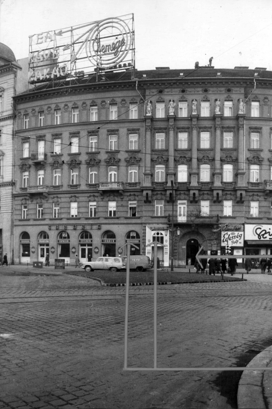 Magyarország, Budapest XIII., Nyugati (Marx) tér 4. A kép forrását kérjük így adja meg: Fortepan / Budapest Főváros Levéltára. Levéltári jelzet: HU_BFL_XV_19_c_11, 1960, Budapest Főváros Levéltára / Városrendezési és Építészeti Osztályának fényképei, A Fővárosi Tanács VB Városrendezési és Építészeti Osztályának, Budapest, neonreklám, sínpálya, Fortepan #102610