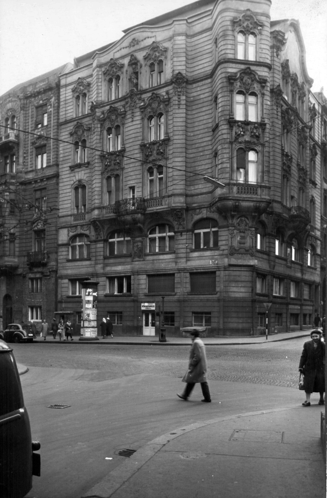 Magyarország, Budapest V., Váci utca 39., Március 15. tér sarok. A kép forrását kérjük így adja meg: Fortepan / Budapest Főváros Levéltára. Levéltári jelzet: HU_BFL_XV_19_c_11, 1962, Budapest Főváros Levéltára / Városrendezési és Építészeti Osztályának fényképei, A Fővárosi Tanács VB Városrendezési és Építészeti Osztályának, Budapest, Fortepan #102639