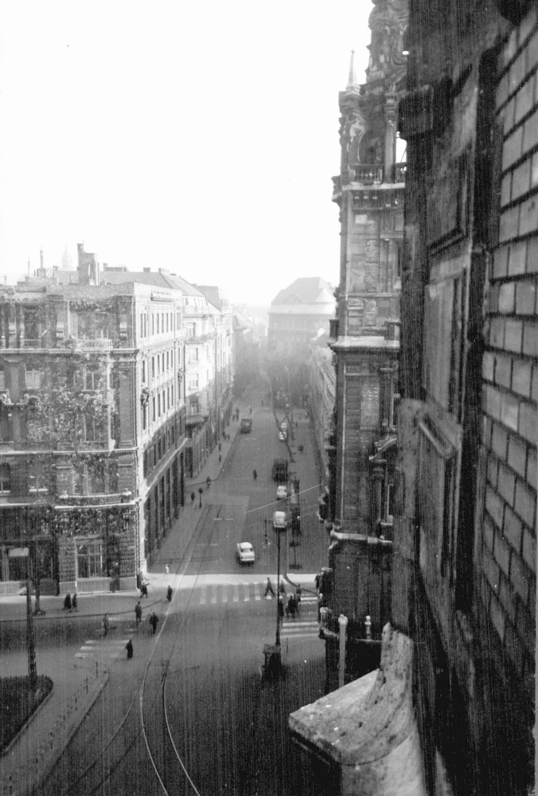 Magyarország, Budapest V., Ferenciek tere (Felszabadulás tér), kilátás az északi Klotild palotából a Veres Pálné utcára., 1962, Budapest Főváros Levéltára / Városrendezési és Építészeti Osztályának fényképei, A Fővárosi Tanács VB Városrendezési és Építészeti Osztályának, Budapest, Fortepan #102664