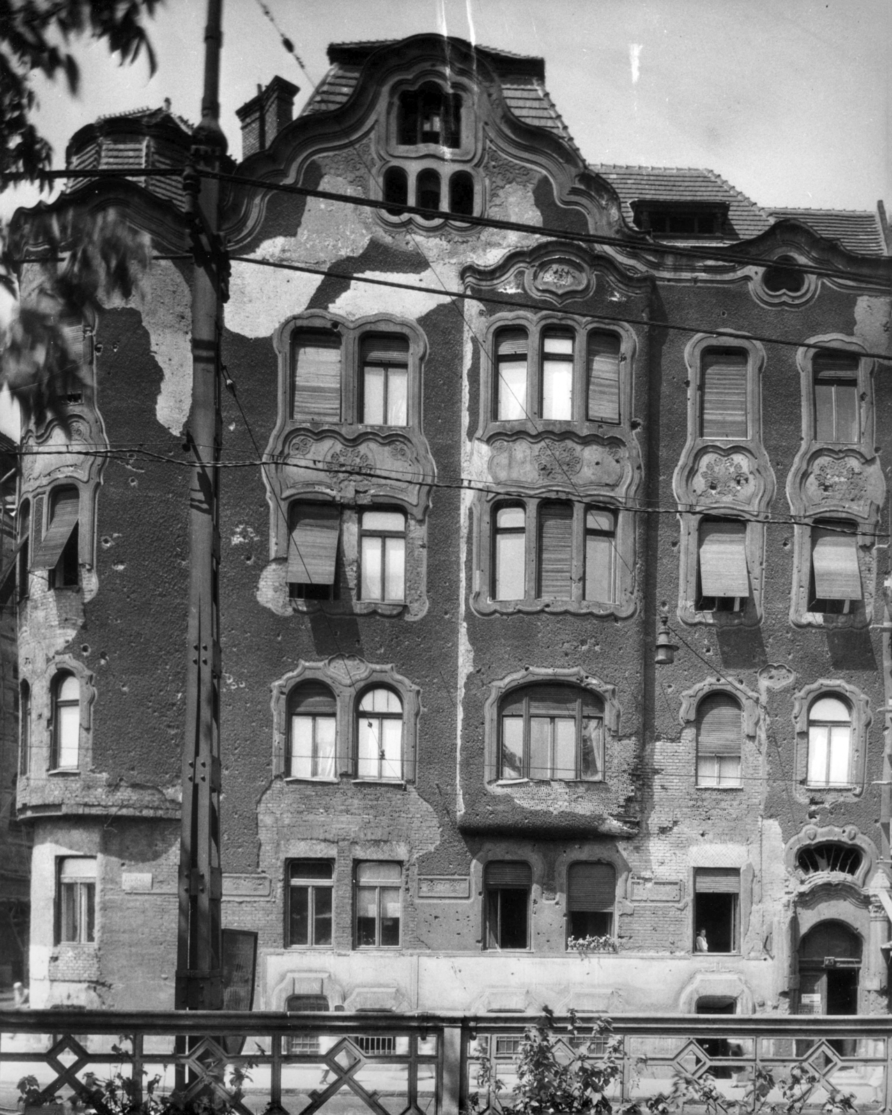 Magyarország, Budapest XII.,Budapest I., Alkotás utca 7/a a Déli pályaudvarról nézve, balra a Schwartzer Ferenc utca. A kép forrását kérjük így adja meg: Fortepan / Budapest Főváros Levéltára. Levéltári jelzet: HU_BFL_XV_19_c_11, 1960, Budapest Főváros Levéltára / Városrendezési és Építészeti Osztályának fényképei, A Fővárosi Tanács VB Városrendezési és Építészeti Osztályának, szecesszió, Budapest, Kőrössy Albert Kálmán-terv, Fortepan #102728