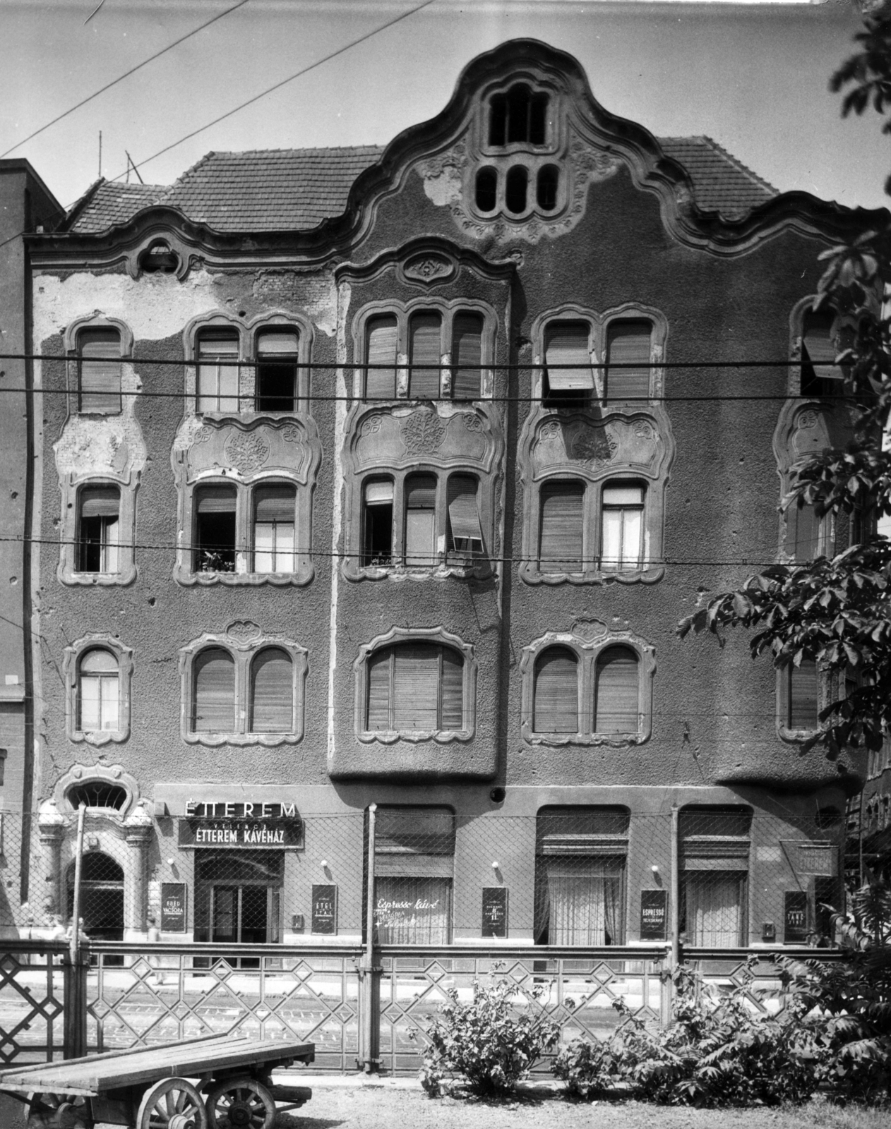 Magyarország, Budapest XII.,Budapest I., Alkotás utca 7/b a Déli pályaudvarról nézve, jobbra Schwartzer Ferenc utca. A kép forrását kérjük így adja meg: Fortepan / Budapest Főváros Levéltára. Levéltári jelzet: HU_BFL_XV_19_c_11, 1960, Budapest Főváros Levéltára / Városrendezési és Építészeti Osztályának fényképei, A Fővárosi Tanács VB Városrendezési és Építészeti Osztályának, szecesszió, Budapest, Kőrössy Albert Kálmán-terv, Fortepan #102729