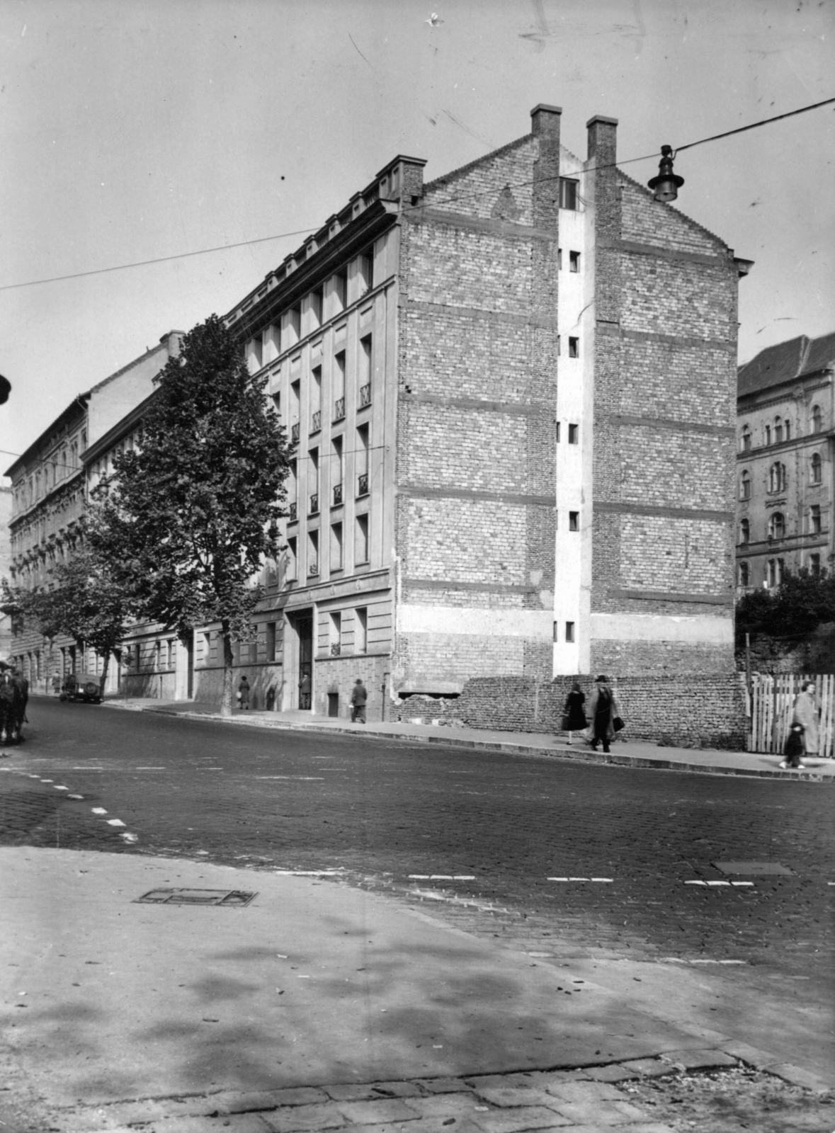 Hungary, Budapest I., Attila út - Alagút utca kereszteződés, szemben az Attila út 59. A kép forrását kérjük így adja meg: Fortepan / Budapest Főváros Levéltára. Levéltári jelzet: HU_BFL_XV_19_c_11, 1959, Budapest Főváros Levéltára / Városrendezési és Építészeti Osztályának fényképei, A Fővárosi Tanács VB Városrendezési és Építészeti Osztályának, Budapest, Fortepan #102736