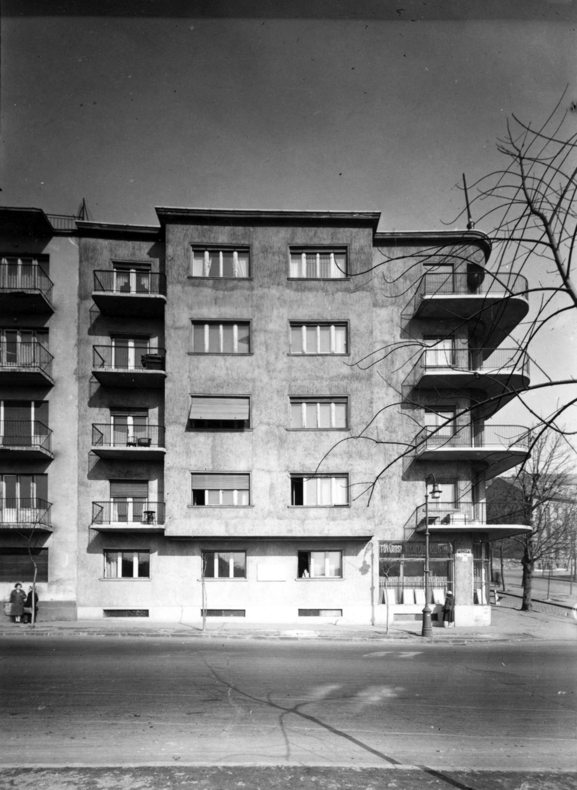 Hungary, Budapest I., Attila út, szemben a Mikó utca 3. Attila úti frontja. A kép forrását kérjük így adja meg: Fortepan / Budapest Főváros Levéltára. Levéltári jelzet: HU_BFL_XV_19_c_11, 1959, Budapest Főváros Levéltára / Városrendezési és Építészeti Osztályának fényképei, A Fővárosi Tanács VB Városrendezési és Építészeti Osztályának, Budapest, Fortepan #102741