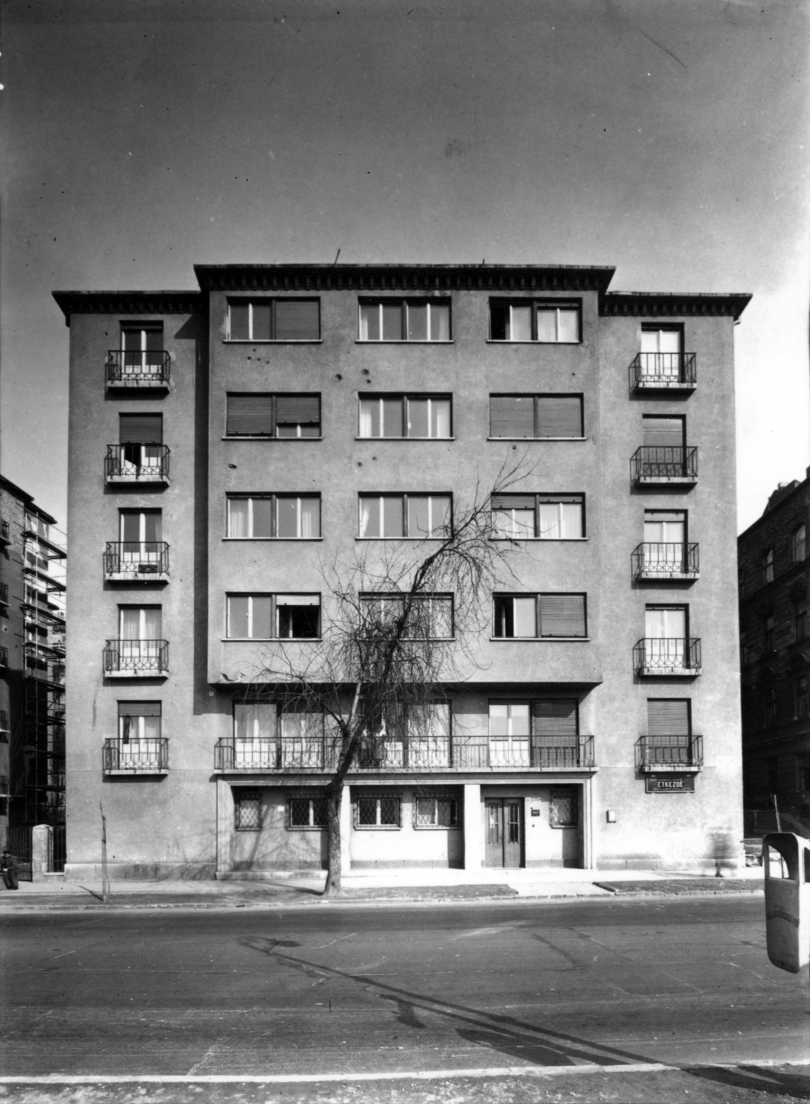 Hungary, Budapest I., Attila út 115., jobbra a Korlát utca torkolata. A kép forrását kérjük így adja meg: Fortepan / Budapest Főváros Levéltára. Levéltári jelzet: HU_BFL_XV_19_c_11, 1959, Budapest Főváros Levéltára / Városrendezési és Építészeti Osztályának fényképei, A Fővárosi Tanács VB Városrendezési és Építészeti Osztályának, Budapest, Fortepan #102754