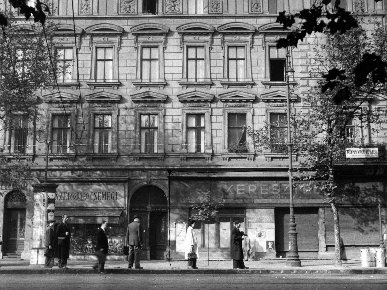 Hungary, Budapest V., Bajcsy-Zsilinszky út 66. A kép forrását kérjük így adja meg: Fortepan / Budapest Főváros Levéltára. Levéltári jelzet: HU_BFL_XV_19_c_11, 1957, Budapest Főváros Levéltára / Városrendezési és Építészeti Osztályának fényképei, A Fővárosi Tanács VB Városrendezési és Építészeti Osztályának, Budapest, bookbinder, grocery store, Közért Company, Fortepan #102766