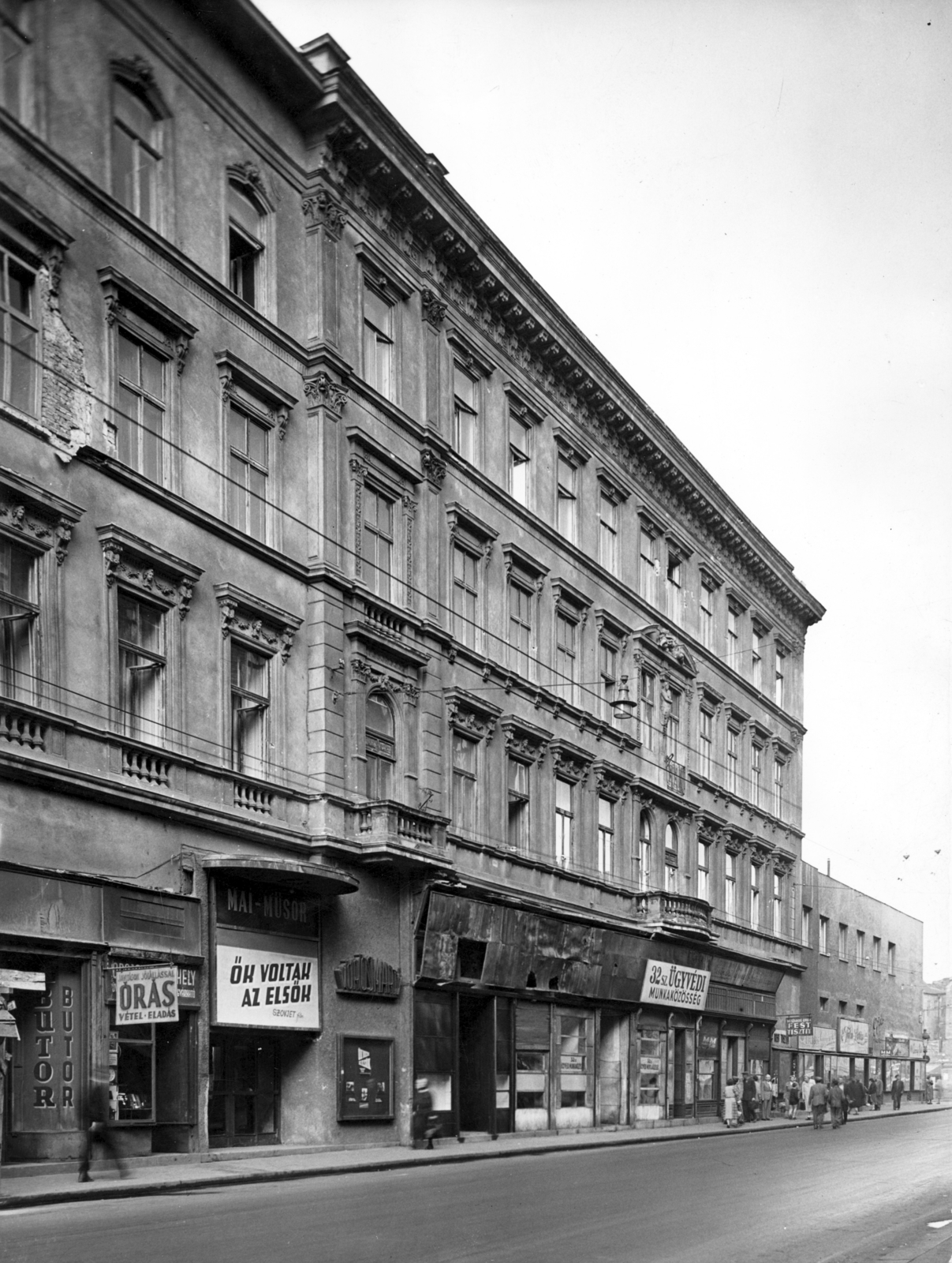 Hungary, Budapest VIII., Baross utca a Kálvin tér felé nézve. A kép forrását kérjük így adja meg: Fortepan / Budapest Főváros Levéltára. Levéltári jelzet: HU_BFL_XV_19_c_11, 1957, Budapest Főváros Levéltára / Városrendezési és Építészeti Osztályának fényképei, A Fővárosi Tanács VB Városrendezési és Építészeti Osztályának, movie theater, clockmaker, Budapest, lawyer's working community, Fortepan #102792