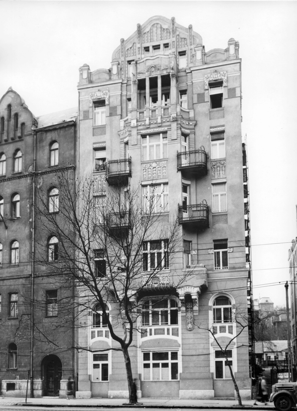 Hungary, Budapest XI., Bartók Béla út 15/b. A kép forrását kérjük így adja meg: Fortepan / Budapest Főváros Levéltára. Levéltári jelzet: HU_BFL_XV_19_c_11, 1958, Budapest Főváros Levéltára / Városrendezési és Építészeti Osztályának fényképei, A Fővárosi Tanács VB Városrendezési és Építészeti Osztályának, Budapest, architectural ornament, balcony, tenement house, Fortepan #102795