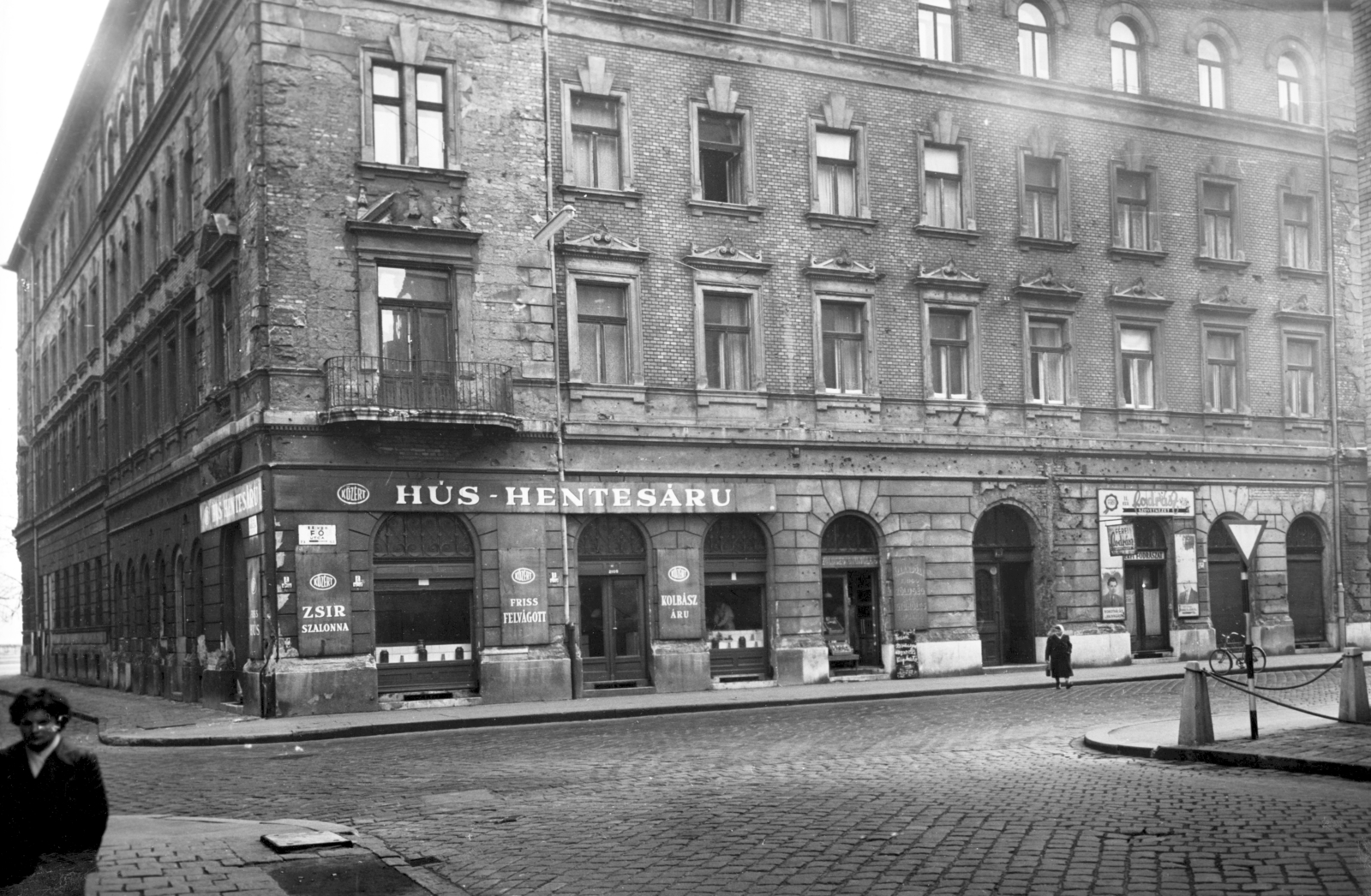 Hungary, Budapest II., Fő utca 73. a Kacsa utcai kereszteződésnél. A kép forrását kérjük így adja meg: Fortepan / Budapest Főváros Levéltára. Levéltári jelzet: HU_BFL_XV_19_c_11, 1959, Budapest Főváros Levéltára / Városrendezési és Építészeti Osztályának fényképei, A Fővárosi Tanács VB Városrendezési és Építészeti Osztályának, Budapest, Fortepan #102888