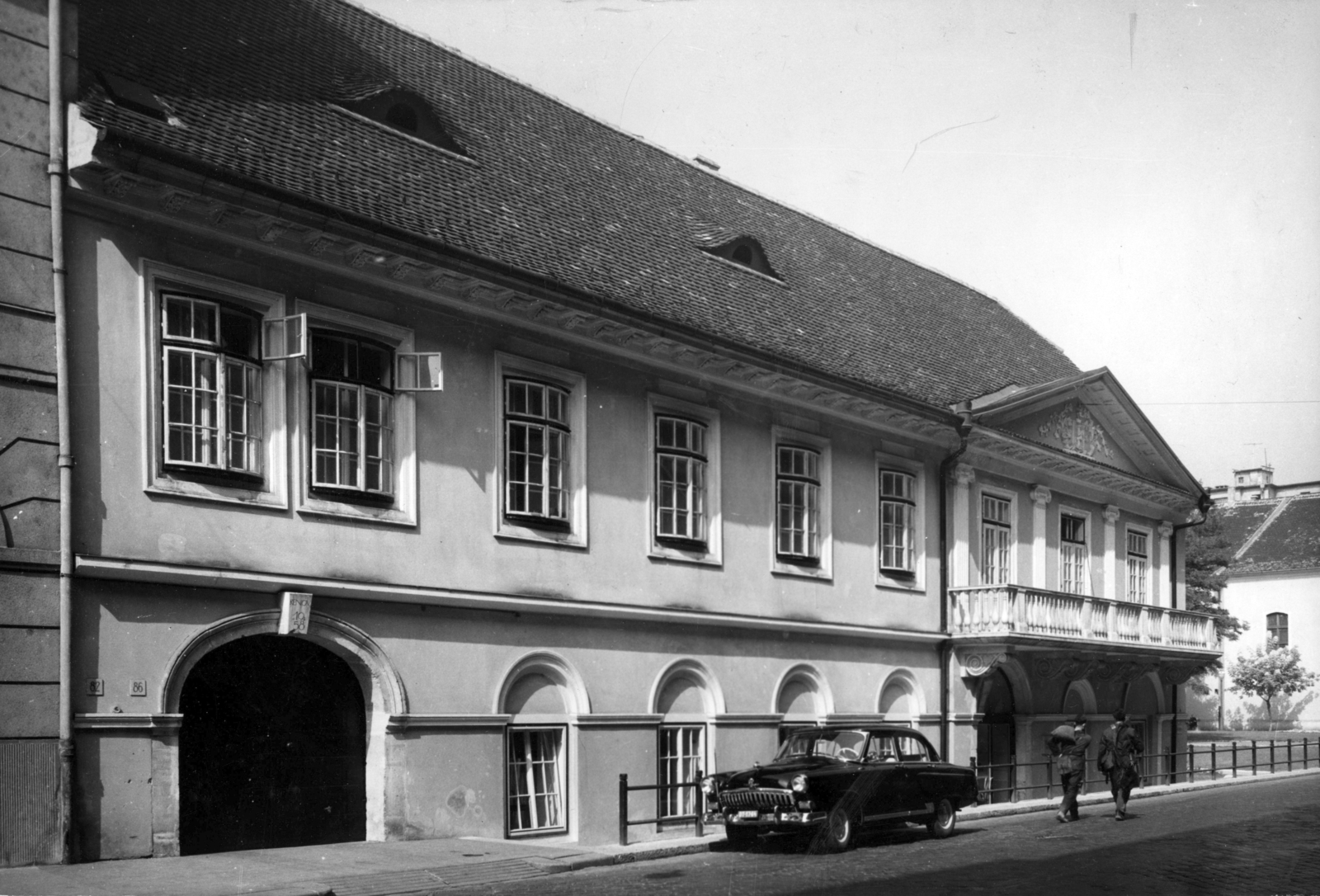 Hungary, Budapest II., Fő utca, Király fürdő. A kép forrását kérjük így adja meg: Fortepan / Budapest Főváros Levéltára. Levéltári jelzet: HU_BFL_XV_19_c_11, 1959, Budapest Főváros Levéltára / Városrendezési és Építészeti Osztályának fényképei, A Fővárosi Tanács VB Városrendezési és Építészeti Osztályának, Budapest, Fortepan #102892