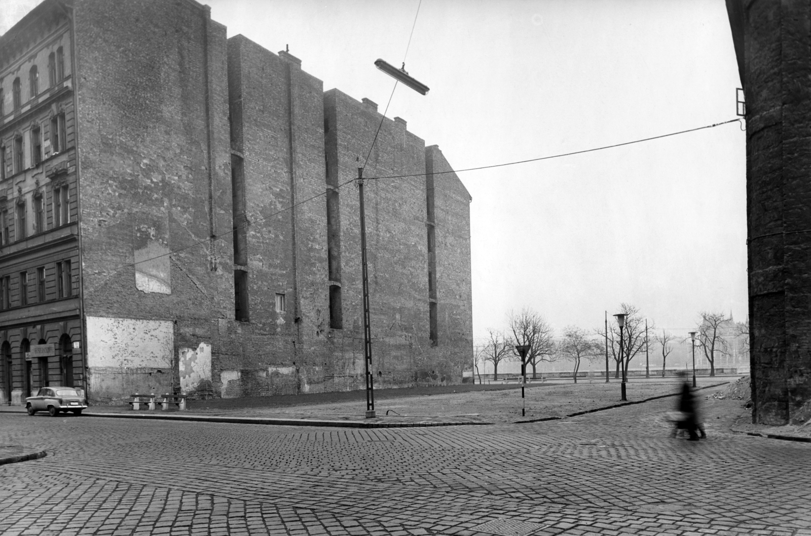 Magyarország, Budapest II., Fő utca - Csalogány utca kereszteződése. A kép forrását kérjük így adja meg: Fortepan / Budapest Főváros Levéltára. Levéltári jelzet: HU_BFL_XV_19_c_11, 1959, Budapest Főváros Levéltára / Városrendezési és Építészeti Osztályának fényképei, A Fővárosi Tanács VB Városrendezési és Építészeti Osztályának, Budapest, Fortepan #102897