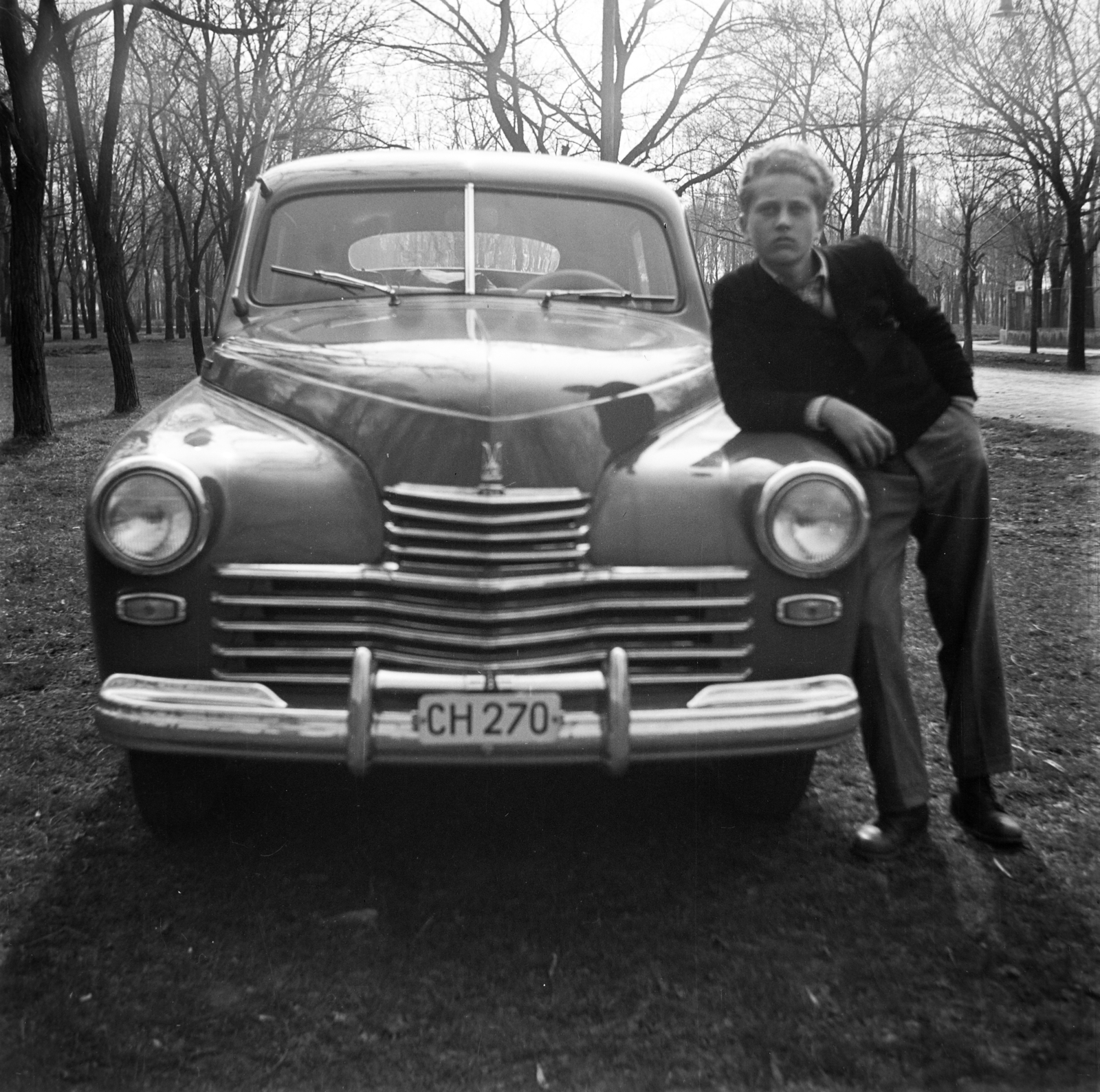 GAZ M 20 Pobjeda típusú személygépkocsi., 1955, Kurutz Márton, közlekedés, szovjet gyártmány, GAZ-márka, GAZ M20 Pobeda, rendszám, könyökölni, Fortepan #10291