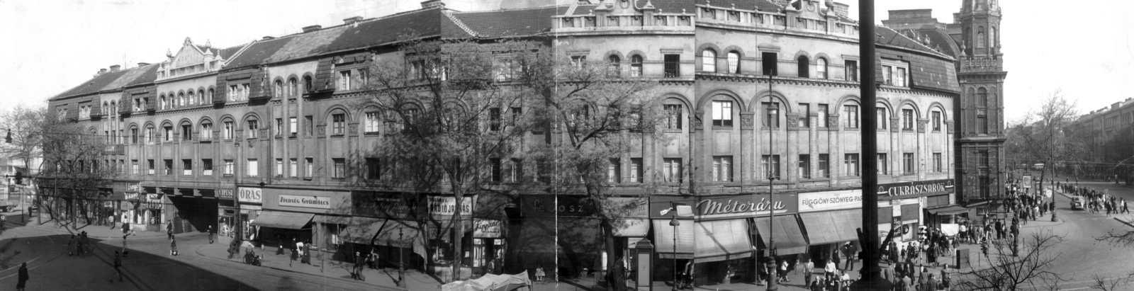 Hungary, Budapest VI., Westend-ház, balra a Váci út, jobbra a Teréz (Lenin) körút. A kép forrását kérjük így adja meg: Fortepan / Budapest Főváros Levéltára. Levéltári jelzet: HU_BFL_XV_19_c_11, 1955, Budapest Főváros Levéltára / Városrendezési és Építészeti Osztályának fényképei, A Fővárosi Tanács VB Városrendezési és Építészeti Osztályának, pastry shop, shoemaker, umbrella repair, haberdashery, tailors, clockmaker, greengrocer, radio broadcasting, Budapest, radio repair, zipper, panoramic photography, Fortepan #102968