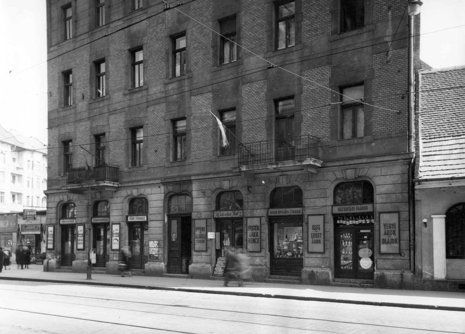 Hungary, Budapest II., Margit körút (Mártírok útja) 12. A kép forrását kérjük így adja meg: Fortepan / Budapest Főváros Levéltára. Levéltári jelzet: HU_BFL_XV_19_c_11, 1957, Budapest Főváros Levéltára / Városrendezési és Építészeti Osztályának fényképei, A Fővárosi Tanács VB Városrendezési és Építészeti Osztályának, hardware store, Budapest, Fortepan #102985