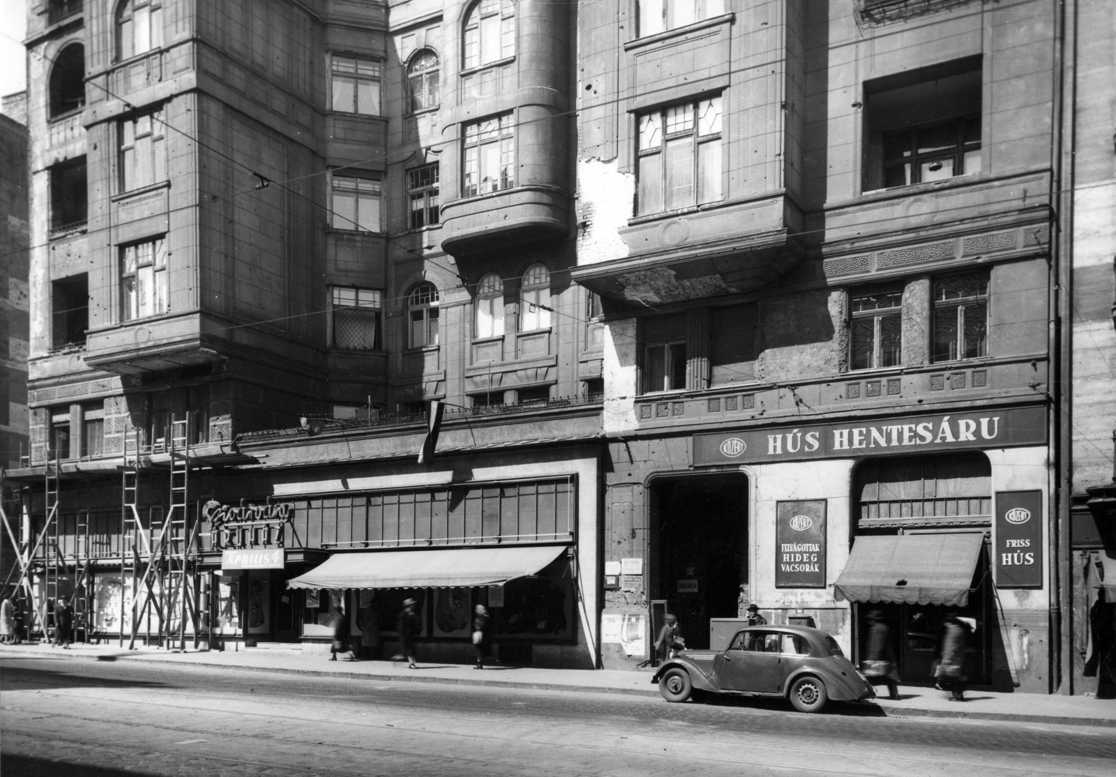 Hungary, Budapest II., Margit körút (Mártírok útja) 31-33. A kép forrását kérjük így adja meg: Fortepan / Budapest Főváros Levéltára. Levéltári jelzet: HU_BFL_XV_19_c_11, 1957, Budapest Főváros Levéltára / Városrendezési és Építészeti Osztályának fényképei, A Fővárosi Tanács VB Városrendezési és Építészeti Osztályának, butcher shop, Szivárvány-store, Budapest, Fortepan #103000