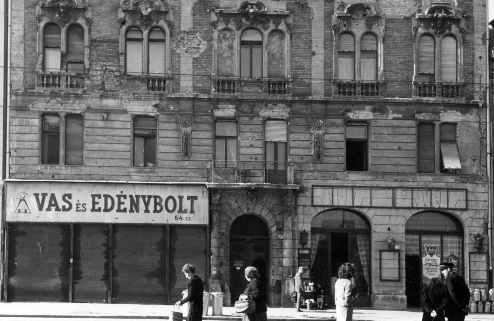 Hungary, Budapest IX., Üllői út 89/c. A kép forrását kérjük így adja meg: Fortepan / Budapest Főváros Levéltára. Levéltári jelzet: HU_BFL_XV_19_c_11, 1957, Budapest Főváros Levéltára / Városrendezési és Építészeti Osztályának fényképei, A Fővárosi Tanács VB Városrendezési és Építészeti Osztályának, Budapest, ironmongery, pastry shop, kitchenware, Fortepan #103082