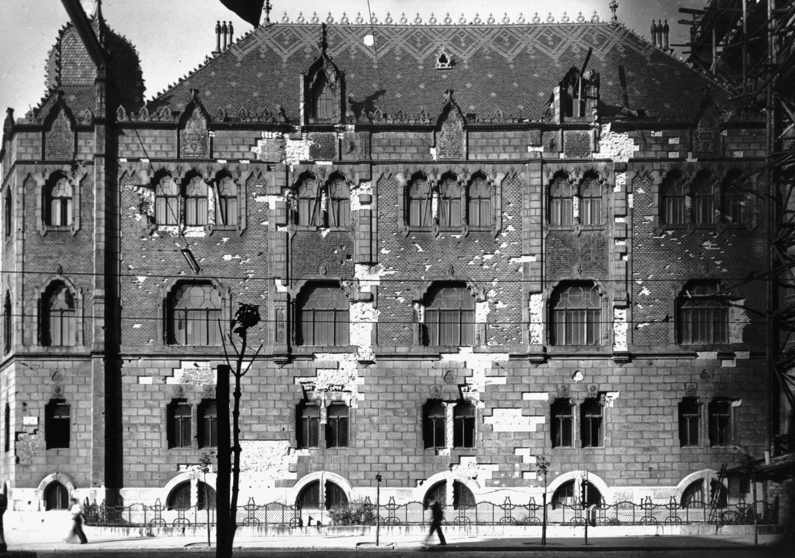 Hungary, Budapest IX., Üllői út 33-37., Iparművészeti Múzeum. A kép forrását kérjük így adja meg: Fortepan / Budapest Főváros Levéltára. Levéltári jelzet: HU_BFL_XV_19_c_11, 1958, Budapest Főváros Levéltára / Városrendezési és Építészeti Osztályának fényképei, A Fővárosi Tanács VB Városrendezési és Építészeti Osztályának, Secession, museum, Ödön Lechner-design, damaged building, Budapest, Art Nouveau architecture, Gyula Pártos-design, Fortepan #103100