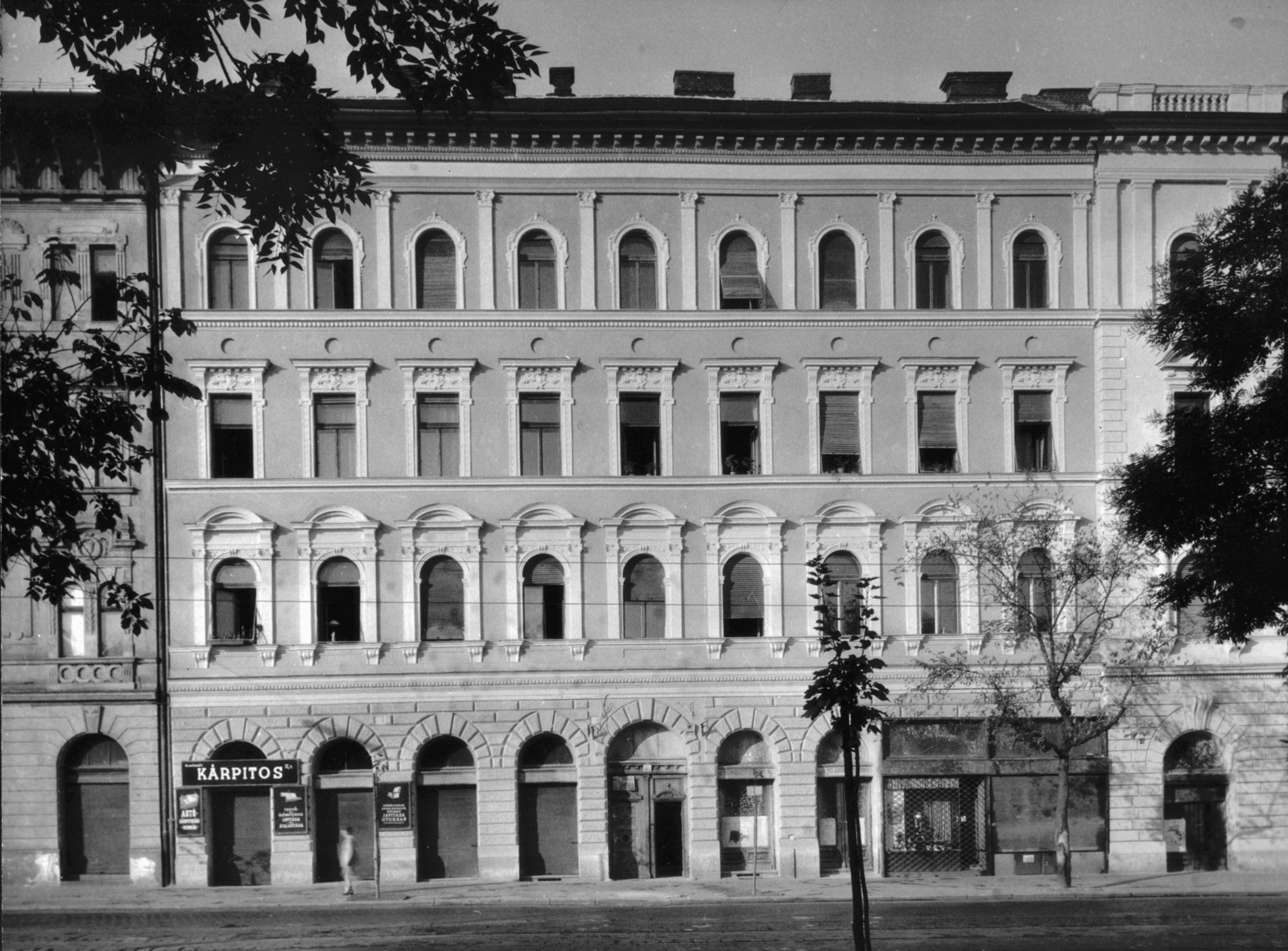 Magyarország, Budapest IX., Üllői út 107. A kép forrását kérjük így adja meg: Fortepan / Budapest Főváros Levéltára. Levéltári jelzet: HU_BFL_XV_19_c_11, 1958, Budapest Főváros Levéltára / Városrendezési és Építészeti Osztályának fényképei, A Fővárosi Tanács VB Városrendezési és Építészeti Osztályának, Budapest, kárpitos, Fortepan #103124