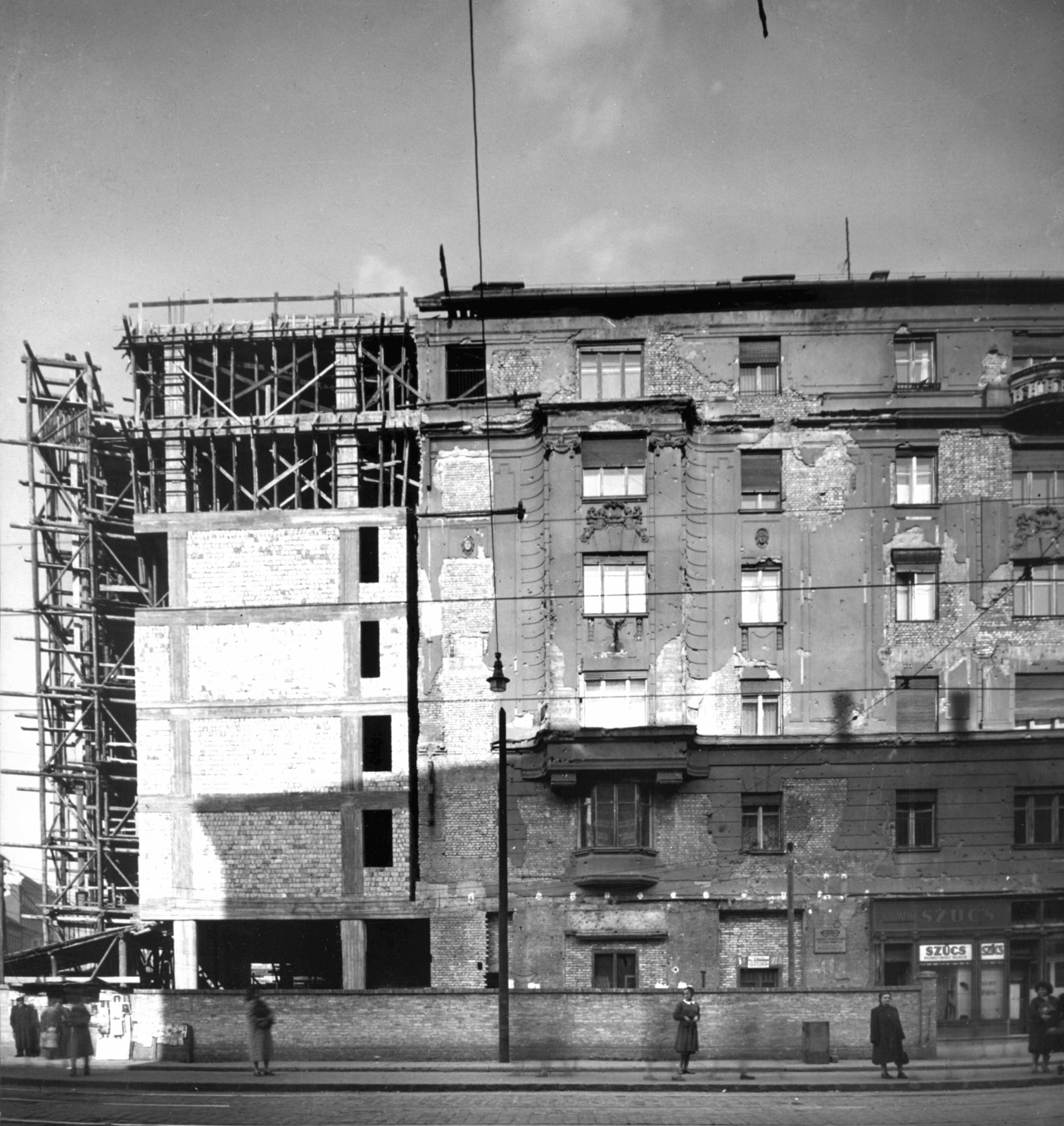 Hungary, Budapest VIII., Üllői út, balra a József körút. A kép forrását kérjük így adja meg: Fortepan / Budapest Főváros Levéltára. Levéltári jelzet: HU_BFL_XV_19_c_11, 1958, Budapest Főváros Levéltára / Városrendezési és Építészeti Osztályának fényképei, A Fővárosi Tanács VB Városrendezési és Építészeti Osztályának, Budapest, furrier, construction, Fortepan #103163