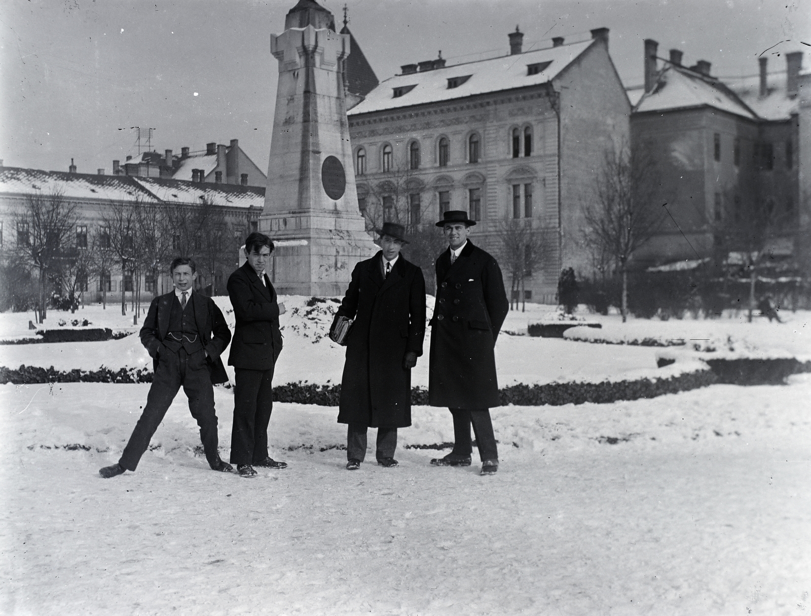 Hungary, Győr, Honvéd tér., 1917, Kurutz Márton, posture, student, spreading, hands behind the back, hands in pockets, Fortepan #10322