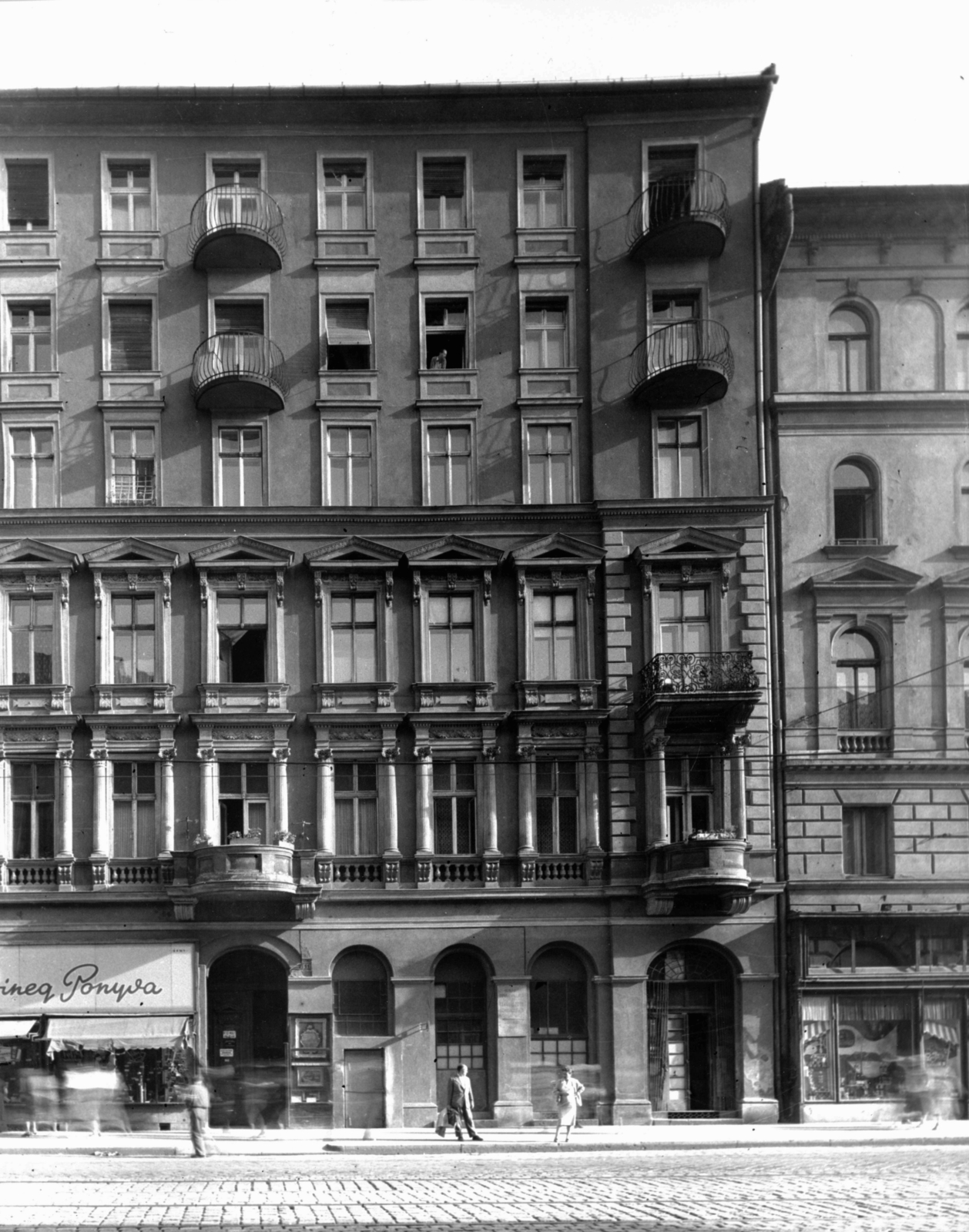 Hungary, Budapest IX., Vámház (Tolbuhin) körút 11. A kép forrását kérjük így adja meg: Fortepan / Budapest Főváros Levéltára. Levéltári jelzet: HU_BFL_XV_19_c_11, 1957, Budapest Főváros Levéltára / Városrendezési és Építészeti Osztályának fényképei, A Fővárosi Tanács VB Városrendezési és Építészeti Osztályának, Budapest, ashlar, tenement house, Fortepan #103228
