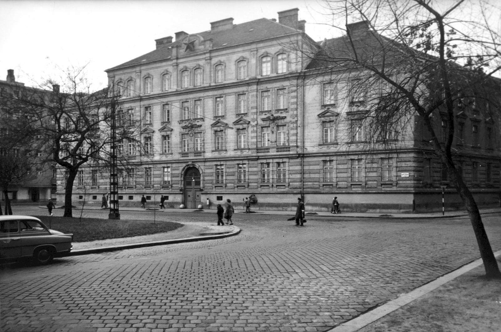 Hungary, Budapest II., Bem József tér 3., az egykori Radetzky laktanya. A kép forrását kérjük így adja meg: Fortepan / Budapest Főváros Levéltára. Levéltári jelzet: HU_BFL_XV_19_c_11, 1959, Budapest Főváros Levéltára / Városrendezési és Építészeti Osztályának fényképei, A Fővárosi Tanács VB Városrendezési és Építészeti Osztályának, Budapest, Fortepan #103290