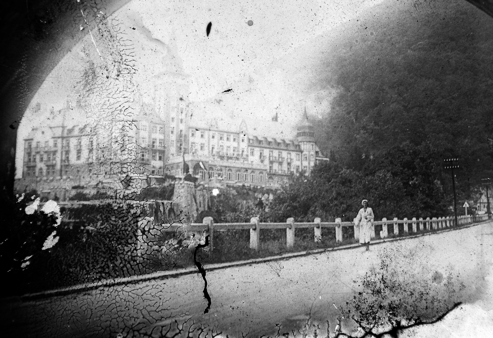 Hungary, Lillafüred, Miskolc, Vadas Jenő utca, a Palotaszálló az alagútból nézve., 1931, Kurutz Márton, hotel, Renaissance Revival, erroneous photo, damaged photo, Kálmán Lux-design, Fortepan #10332