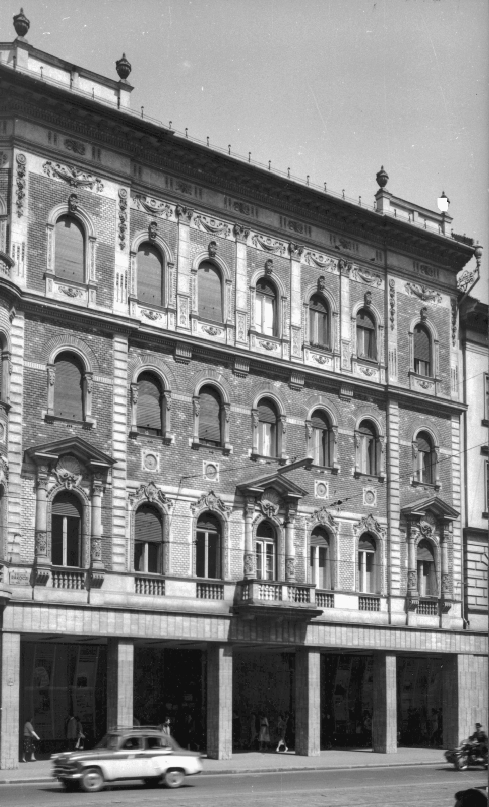 Hungary, Budapest VII., Rákóczi út 44. A kép forrását kérjük így adja meg: Fortepan / Budapest Főváros Levéltára. Levéltári jelzet: HU_BFL_XV_19_c_11, 1960, Budapest Főváros Levéltára / Városrendezési és Építészeti Osztályának fényképei, A Fővárosi Tanács VB Városrendezési és Építészeti Osztályának, Budapest, architectural ornament, Fortepan #103327