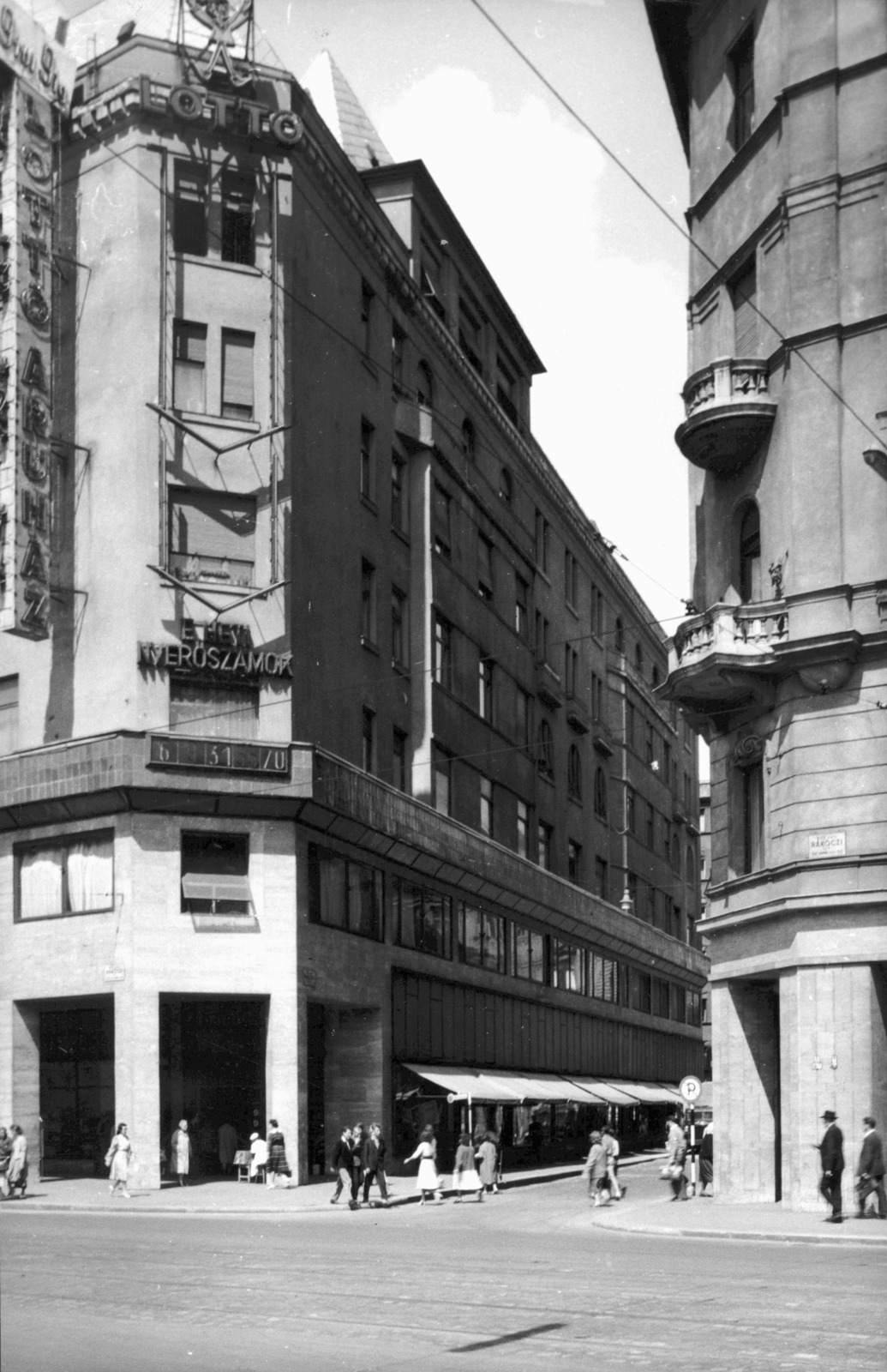 Hungary, Budapest VII., Rákóczi út - Klauzál utca sarok, Lottó Áruház. A kép forrását kérjük így adja meg: Fortepan / Budapest Főváros Levéltára. Levéltári jelzet: HU_BFL_XV_19_c_11, 1960, Budapest Főváros Levéltára / Városrendezési és Építészeti Osztályának fényképei, A Fővárosi Tanács VB Városrendezési és Építészeti Osztályának, Budapest, neon sign, Fortepan #103331