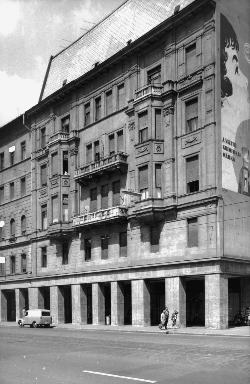 Hungary, Budapest VII., Rákóczi út 40. A kép forrását kérjük így adja meg: Fortepan / Budapest Főváros Levéltára. Levéltári jelzet: HU_BFL_XV_19_c_11, 1960, Budapest Főváros Levéltára / Városrendezési és Építészeti Osztályának fényképei, A Fővárosi Tanács VB Városrendezési és Építészeti Osztályának, Budapest, archway, balcony, Fortepan #103338