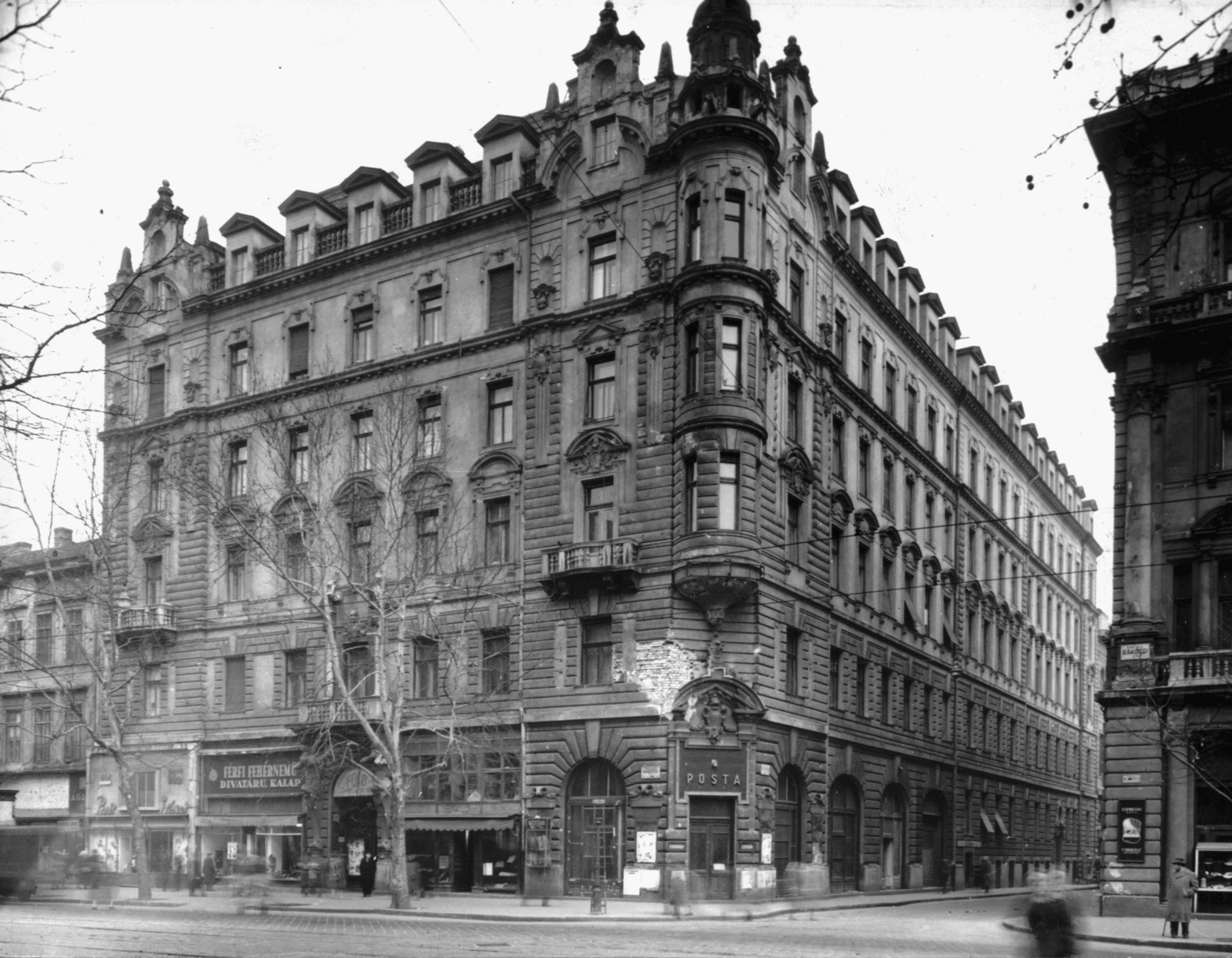 Hungary, Budapest VIII., Rákóczi út - Puskin utca sarok. A kép forrását kérjük így adja meg: Fortepan / Budapest Főváros Levéltára. Levéltári jelzet: HU_BFL_XV_19_c_11, 1957, Budapest Főváros Levéltára / Városrendezési és Építészeti Osztályának fényképei, A Fővárosi Tanács VB Városrendezési és Építészeti Osztályának, Budapest, ashlar, cornerhouse, architectural ornament, post office, enclosed balcony, Fortepan #103340