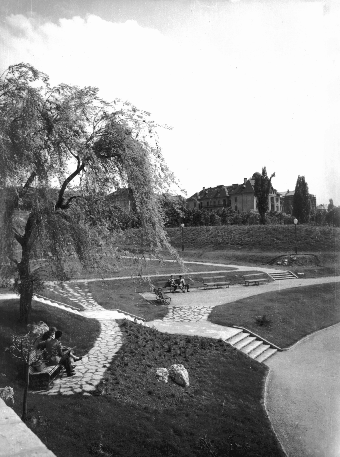 Hungary, Budapest XI., a Feneketlen-tó melletti park a Villányi út felé nézve. A kép forrását kérjük így adja meg: Fortepan / Budapest Főváros Levéltára. Levéltári jelzet: HU_BFL_XV_19_c_11, 1960, Budapest Főváros Levéltára / Városrendezési és Építészeti Osztályának fényképei, A Fővárosi Tanács VB Városrendezési és Építészeti Osztályának, Budapest, stairs, Fortepan #103366