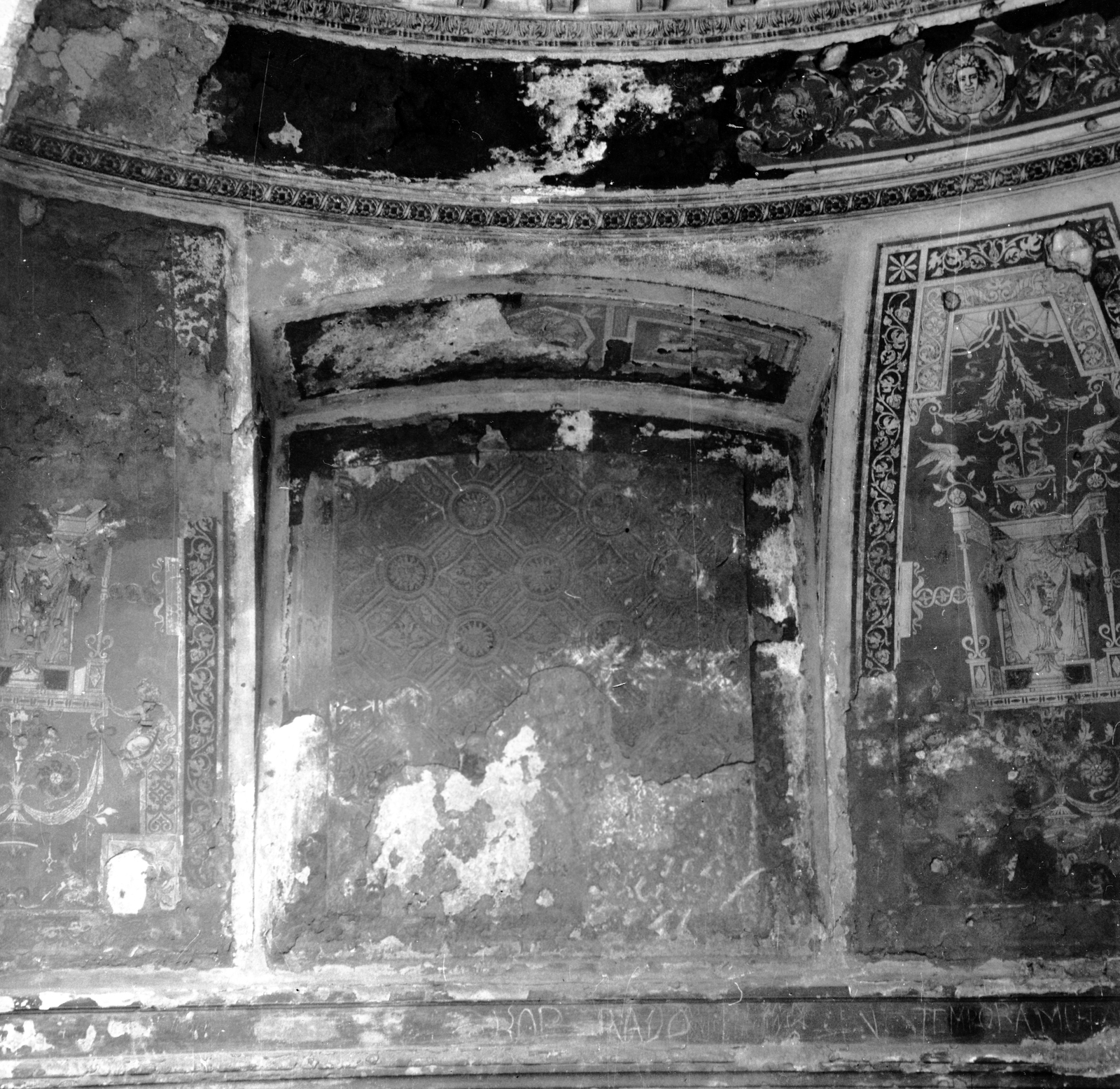 Hungary, Budapest I., Várkert Bazár, a déli pavilon sérült freskója az emeleten. A kép forrását kérjük így adja meg: Fortepan / Budapest Főváros Levéltára. Levéltári jelzet: HU_BFL_XV_19_c_12, 1960, Budapest Főváros Levéltára / Városrendezési és Építészeti Osztályának fényképei, A Fővárosi Tanács VB Városrendezési és Építészeti Osztályának, Budapest, monument, wall painting, Fortepan #103384