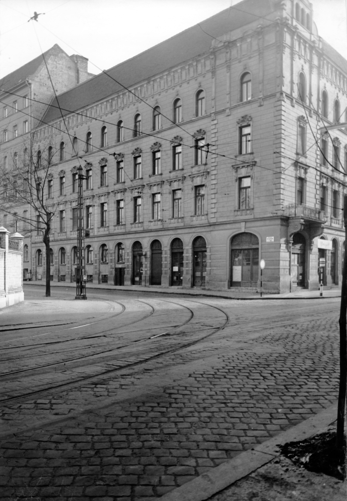 Hungary, Budapest II., Frankel Leó út, balra a Vidra utca. A kép forrását kérjük így adja meg: Fortepan / Budapest Főváros Levéltára. Levéltári jelzet: HU_BFL_XV_19_c_11, 1961, Budapest Főváros Levéltára / Városrendezési és Építészeti Osztályának fényképei, A Fővárosi Tanács VB Városrendezési és Építészeti Osztályának, Budapest, Fortepan #103391