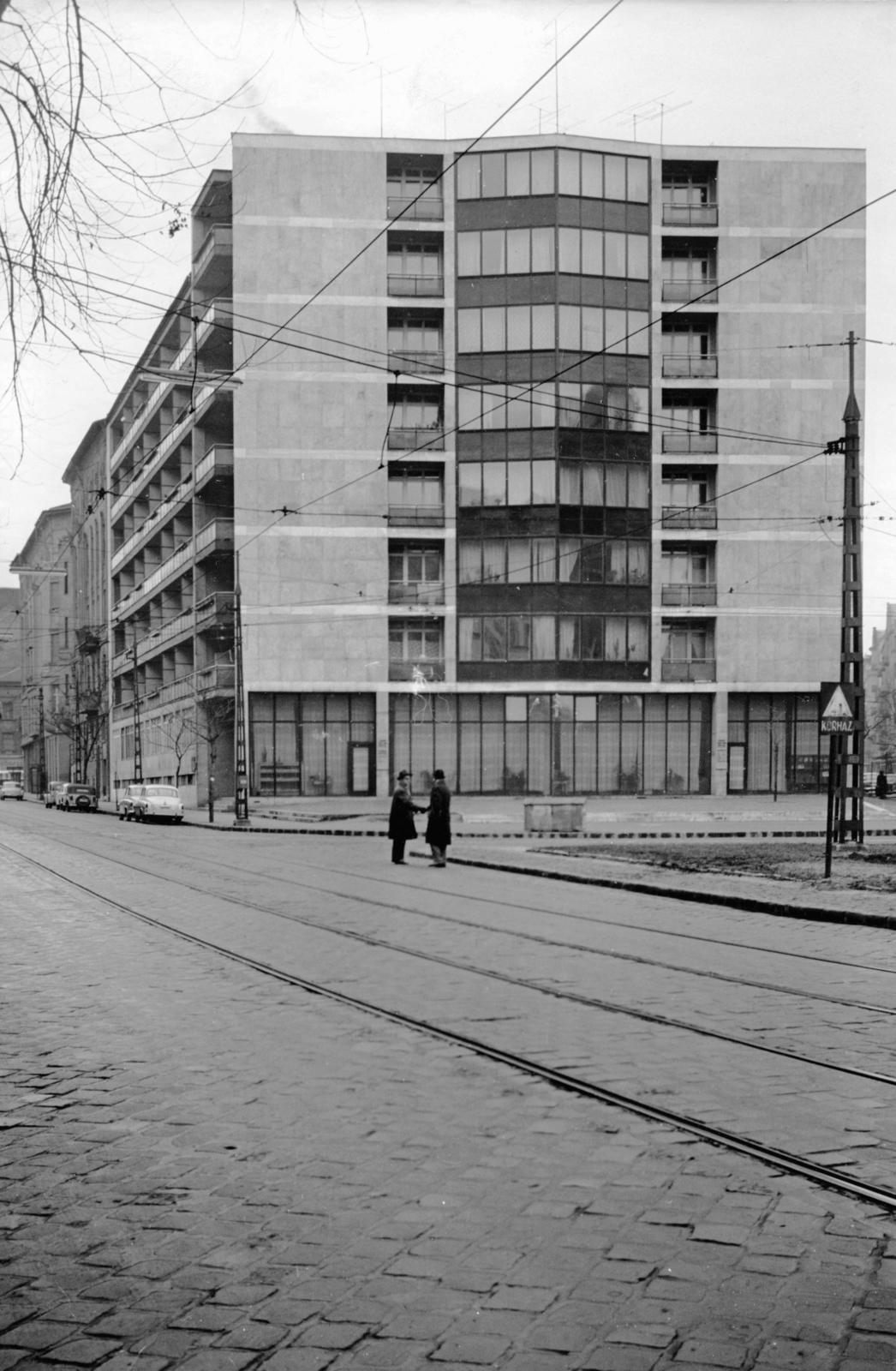 Hungary, Budapest II., Frankel Leó út 26., jobbra a Török utca. A kép forrását kérjük így adja meg: Fortepan / Budapest Főváros Levéltára. Levéltári jelzet: HU_BFL_XV_19_c_11, 1961, Budapest Főváros Levéltára / Városrendezési és Építészeti Osztályának fényképei, A Fővárosi Tanács VB Városrendezési és Építészeti Osztályának, Budapest, Fortepan #103393