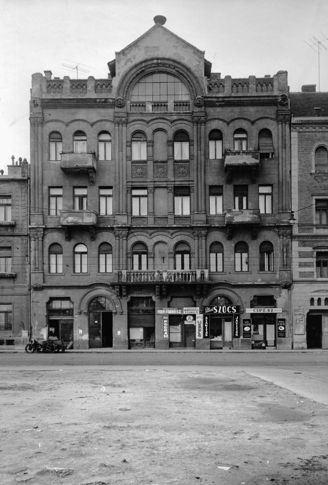 Hungary, Budapest II., Frankel Leó út 68. a Komjádi Béla utcától nézve. A kép forrását kérjük így adja meg: Fortepan / Budapest Főváros Levéltára. Levéltári jelzet: HU_BFL_XV_19_c_11, 1961, Budapest Főváros Levéltára / Városrendezési és Építészeti Osztályának fényképei, A Fővárosi Tanács VB Városrendezési és Építészeti Osztályának, Budapest, Fortepan #103413