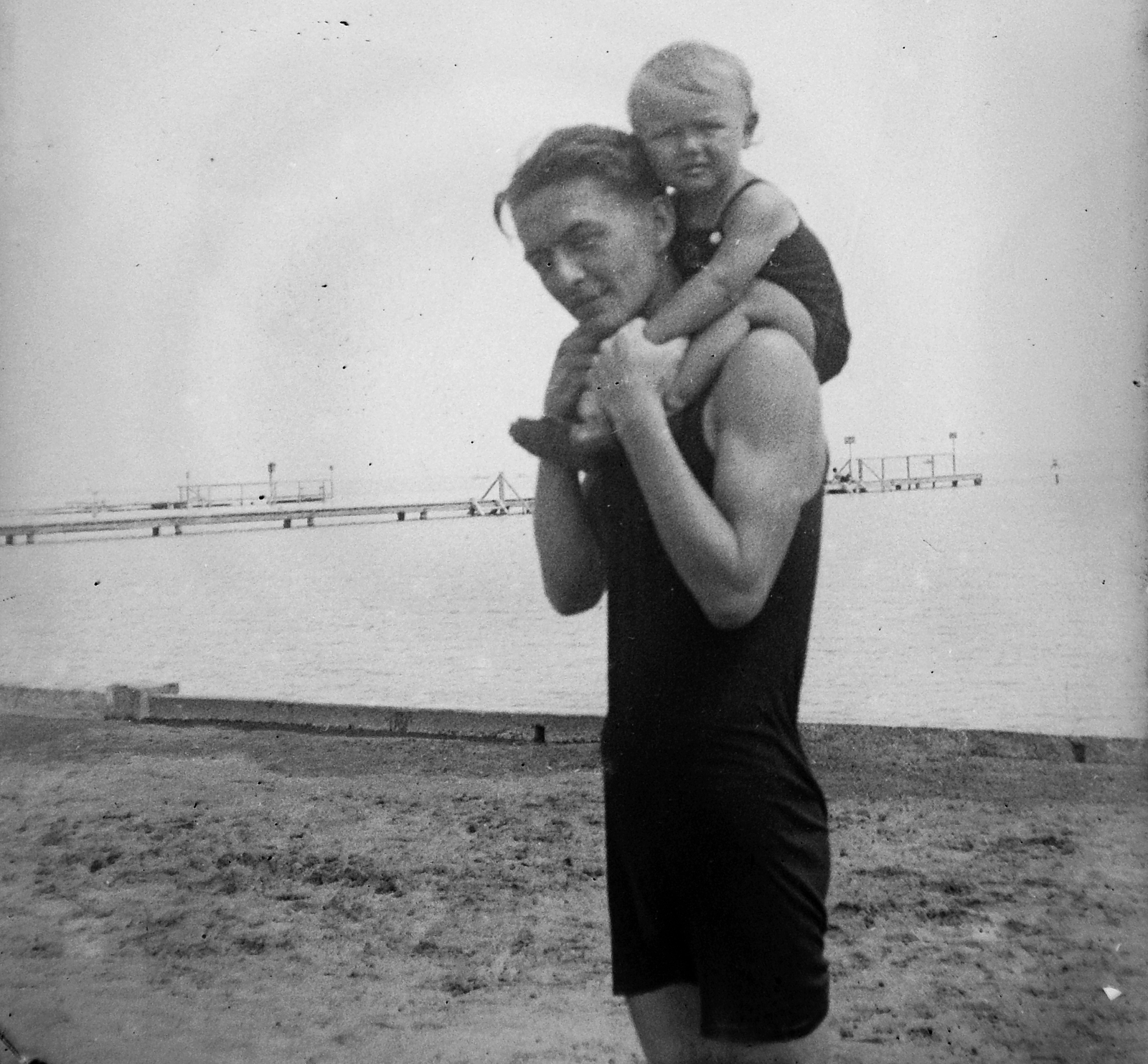 1931, Kurutz Márton, free time, bathing suit, water surface, summer, pier, man, shore, double portrait, kid, sand, sitting on the shoulders, Fortepan #10342