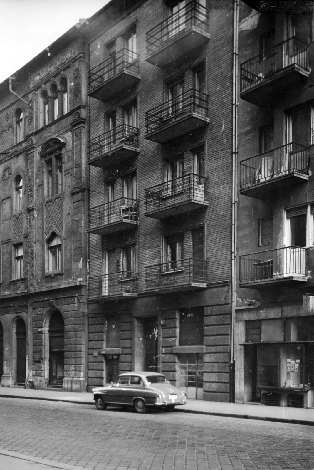 Hungary, Budapest II., Fő utca 69. A kép forrását kérjük így adja meg: Fortepan / Budapest Főváros Levéltára. Levéltári jelzet: HU_BFL_XV_19_c_11, 1959, Budapest Főváros Levéltára / Városrendezési és Építészeti Osztályának fényképei, A Fővárosi Tanács VB Városrendezési és Építészeti Osztályának, Budapest, Fortepan #103442