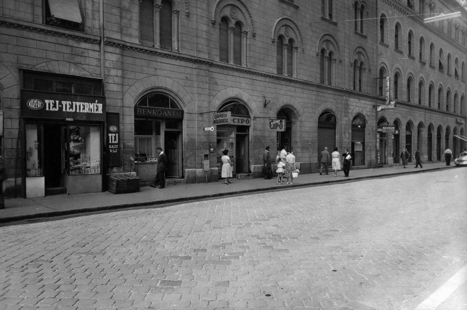 Hungary, Budapest VIII., Luther utca 1/b és 1/a. A kép forrását kérjük így adja meg: Fortepan / Budapest Főváros Levéltára. Levéltári jelzet: HU_BFL_XV_19_c_11, 1960, Budapest Főváros Levéltára / Városrendezési és Építészeti Osztályának fényképei, A Fővárosi Tanács VB Városrendezési és Építészeti Osztályának, Budapest, dairy, Fortepan #103451