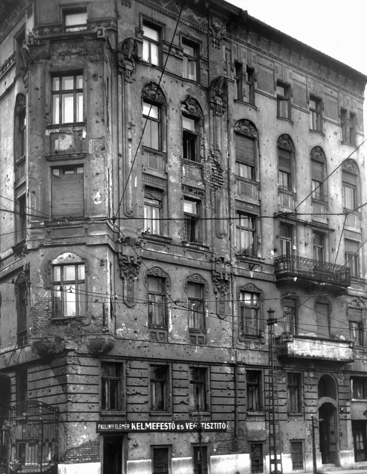 Hungary, Budapest II., Frankel Leó út 24. A kép forrását kérjük így adja meg: Fortepan / Budapest Főváros Levéltára. Levéltári jelzet: HU_BFL_XV_19_c_11, 1957, Budapest Főváros Levéltára / Városrendezési és Építészeti Osztályának fényképei, A Fővárosi Tanács VB Városrendezési és Építészeti Osztályának, Budapest, bullet hole, Fortepan #103457